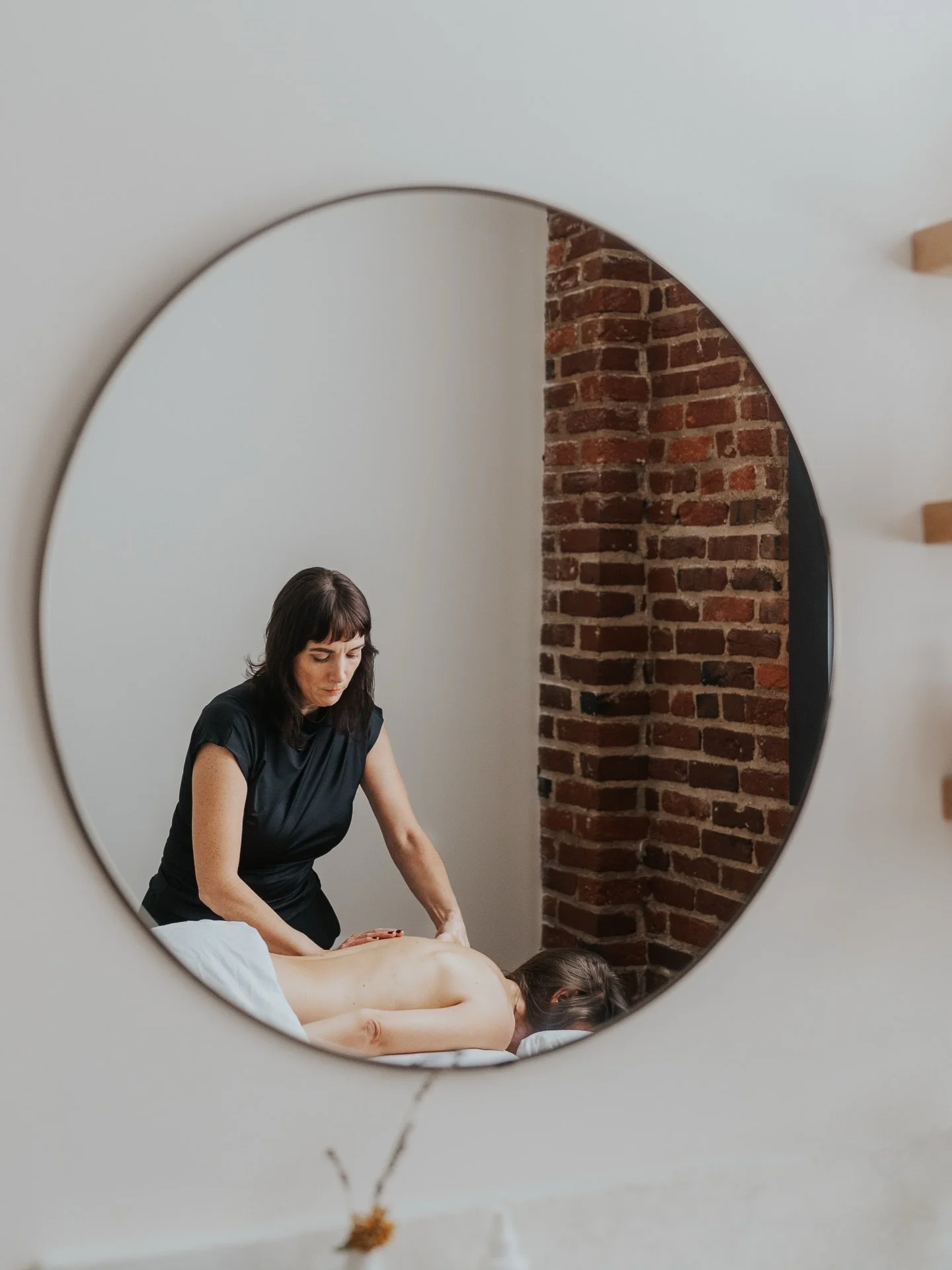 This is your sign to experience Higher Vibration Healing with Jacqui ✨💫🌿

A multi-sensory journey of intuitive bodywork, energy therapy, sound healing, and plant-powered relief. With curated frequencies in your headphones and Jacqui&rsquo;s handcra