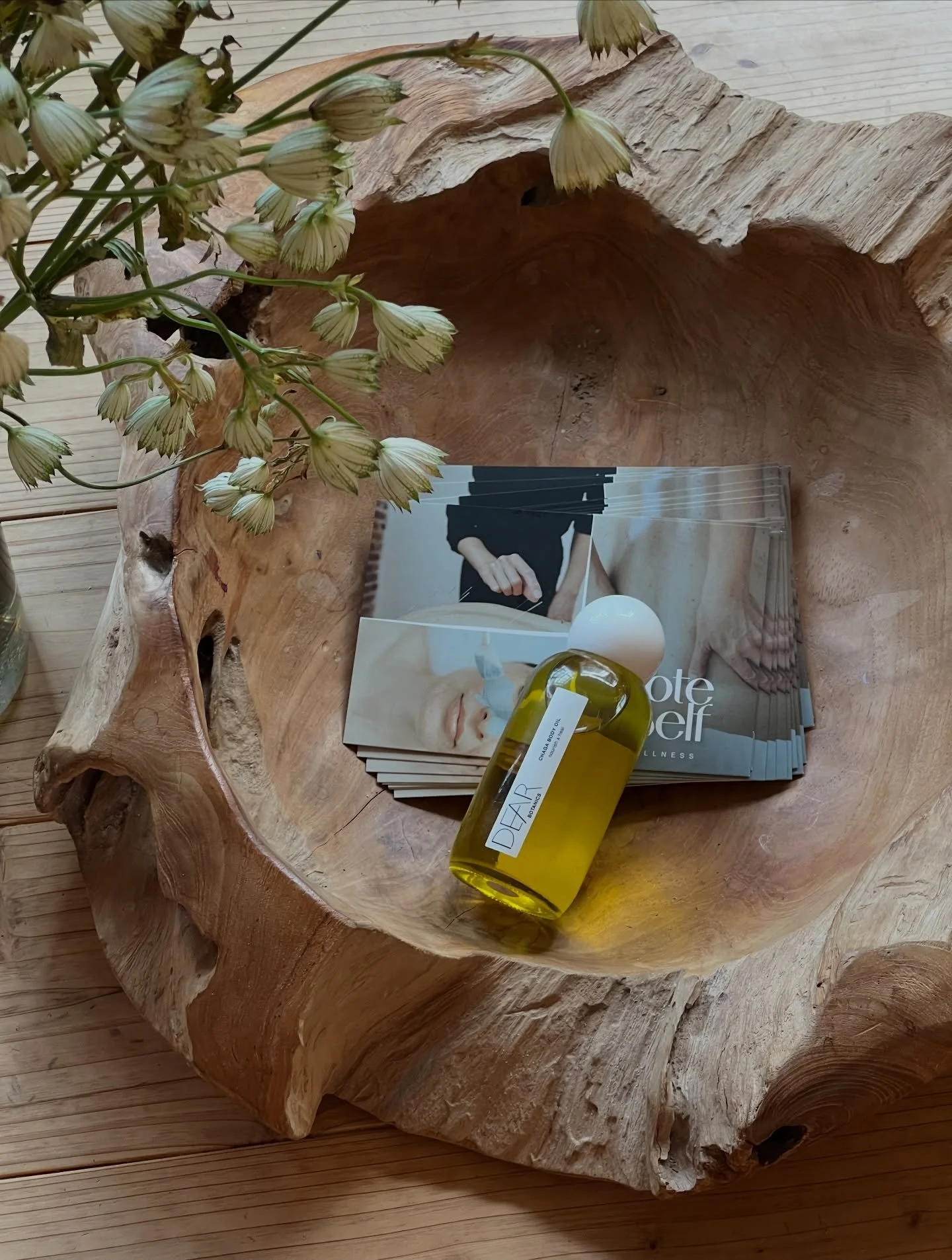 Dry brushing 🤝 Body Oil
This dynamic duo will be your go to winter ritual for dry skin - We all know winter is about layering skincare, but don&rsquo;t forget your body!

Dear Botanicals Chaga Body Oil is one of our absolute favorites (once you smel