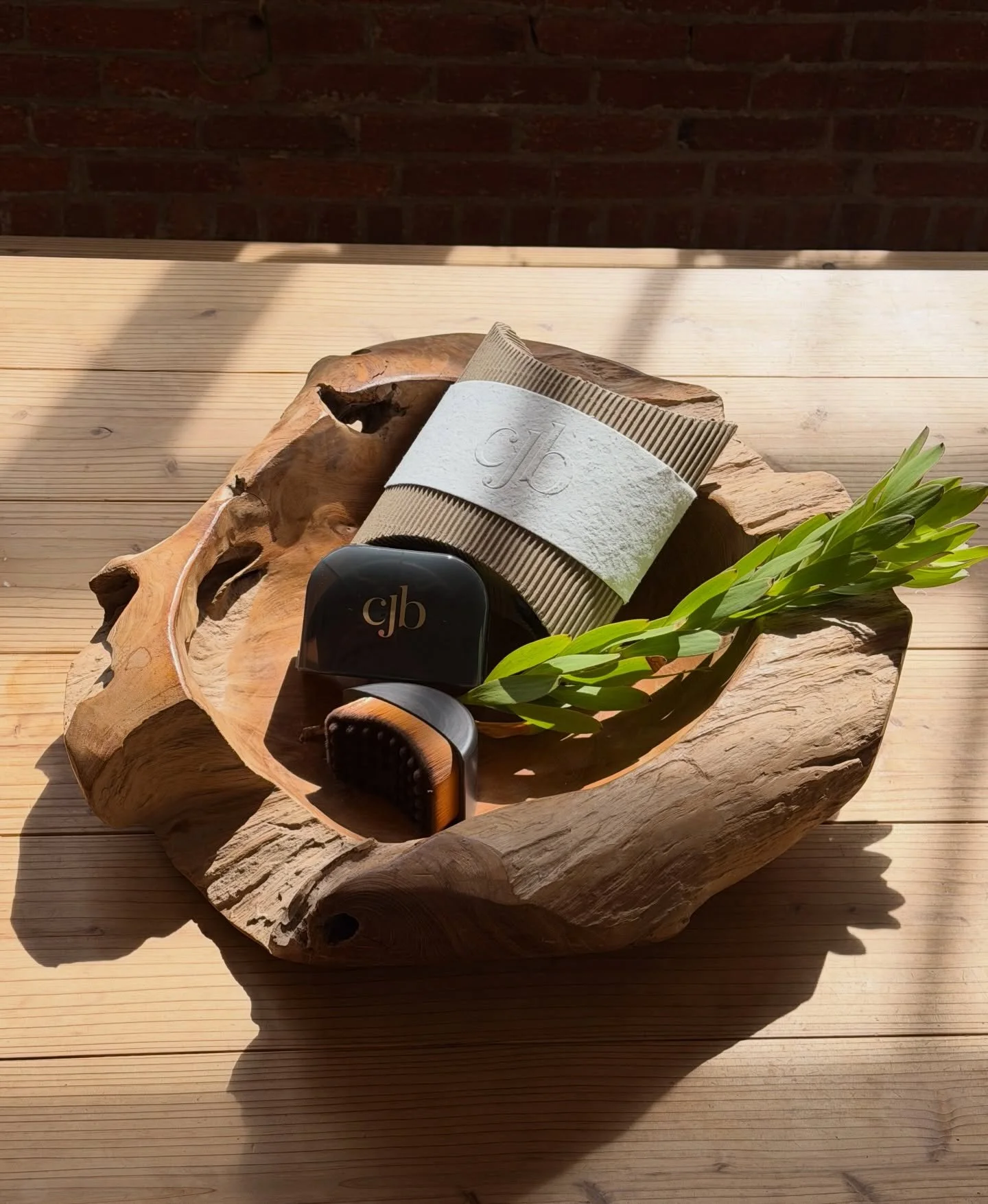 Looking for the perfect dry brush? Look no further than @cecilybraden The Lymphatic Brush available in store and online. 

At NoteToSelf, we believe wellness is a journey that thrives on intentional rituals. It&rsquo;s about taking the time to care f