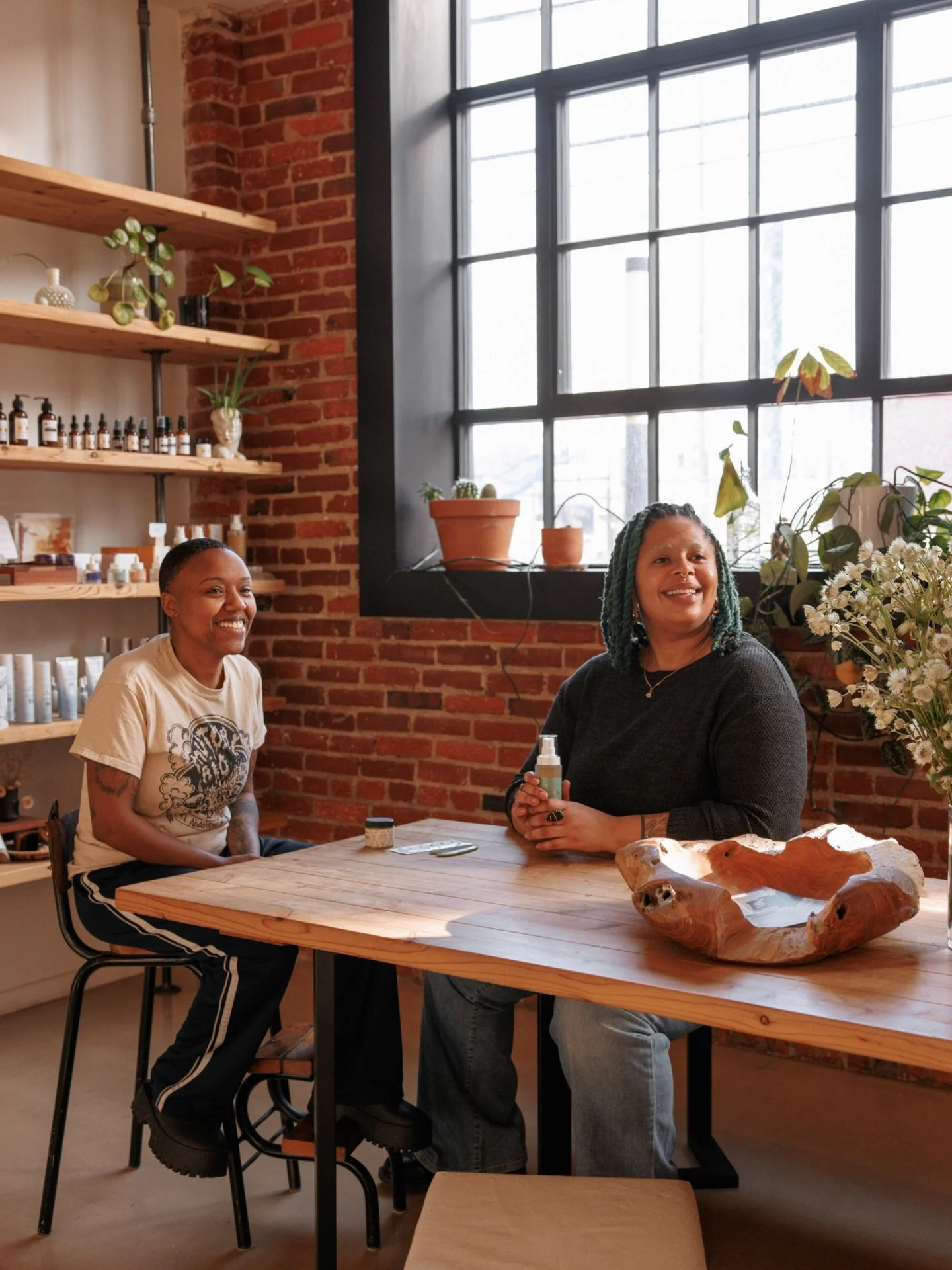Doing what we do best&mdash;connecting with clients after an acupuncture session and supporting their wellness journey outside of the treatment room with our curated selection of skincare &amp; wellness products 🌿

#phillyacupuncture #phillyhealing 