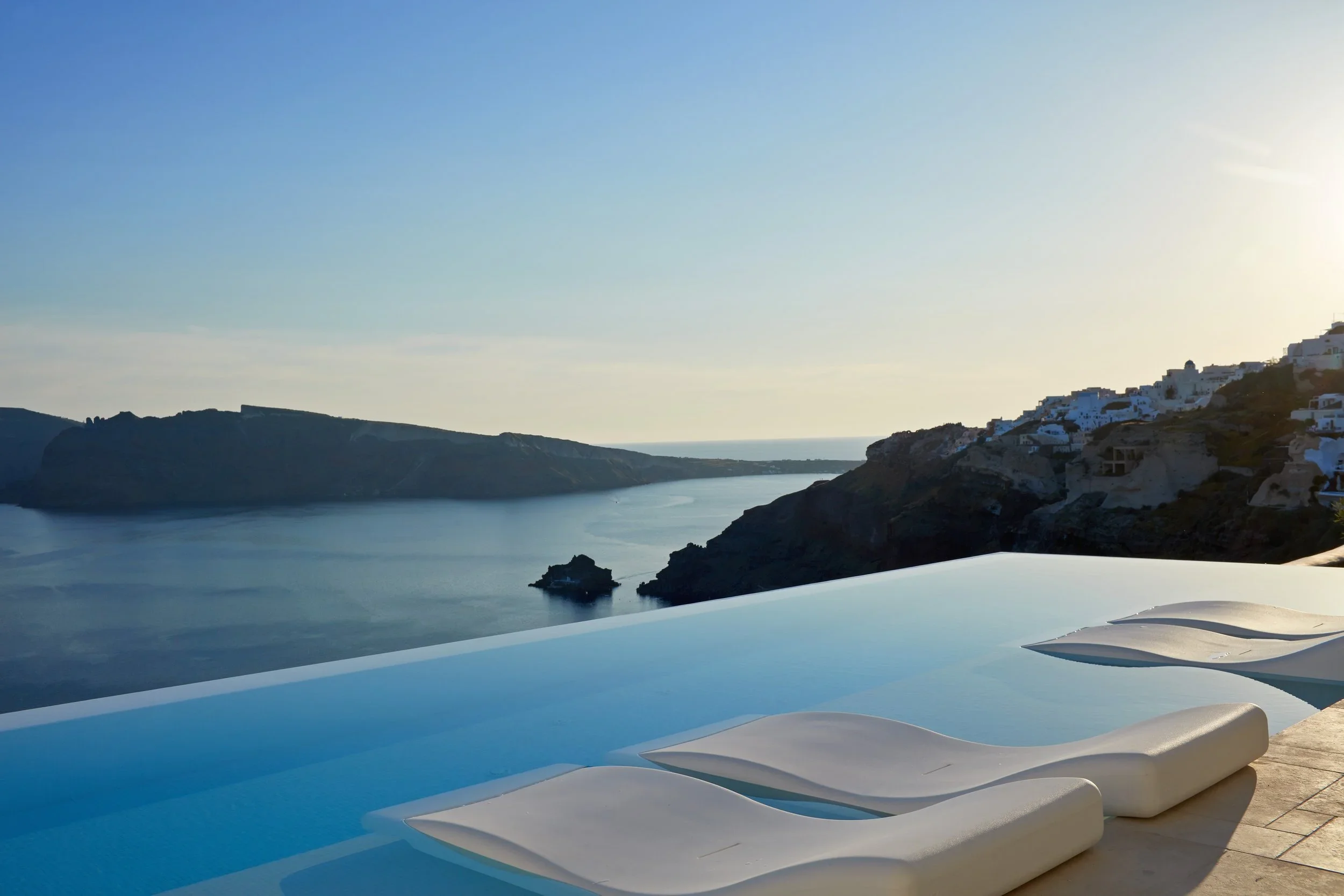 10 Stunning Luxury Hotels in Santorini for Your Dream Getaway