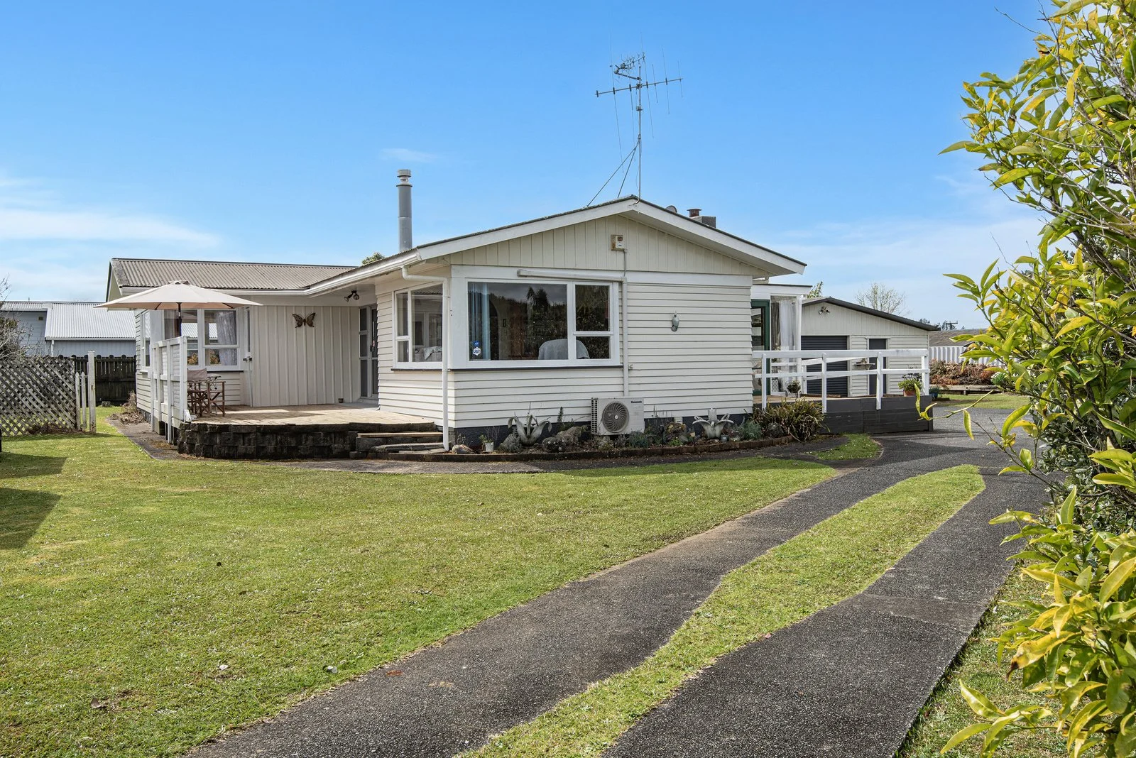 011_Open2view_ID612472-Beazley_Cres_25.jpg