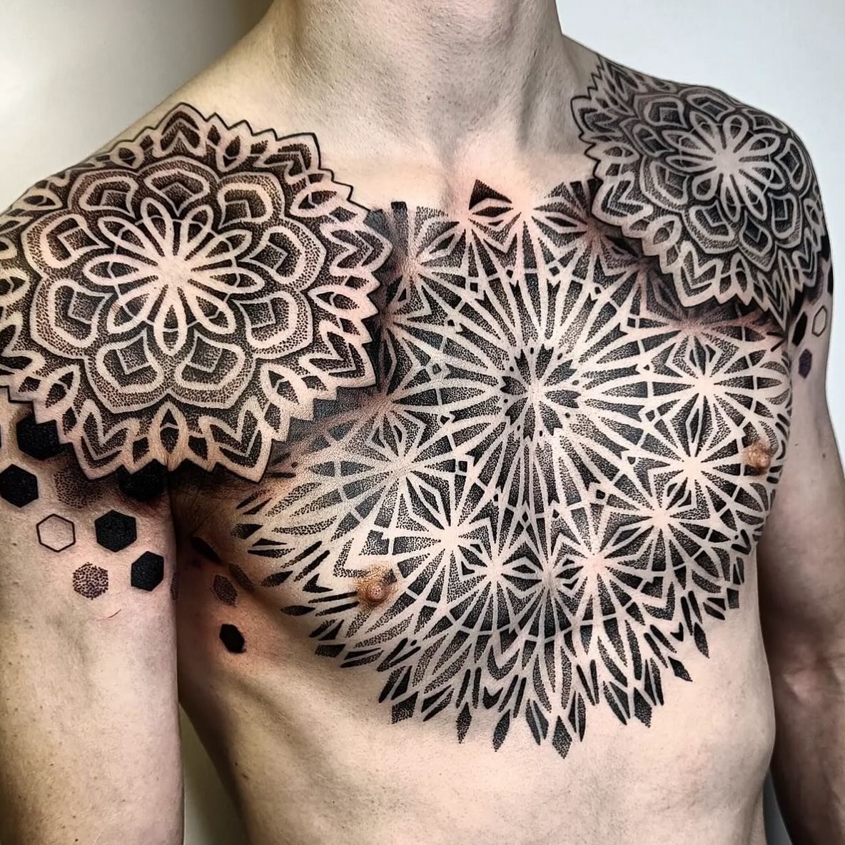 Amazing chest and shoulders by @baaat_tattoo_