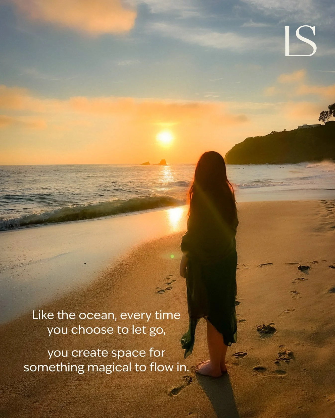 Like the ocean, every time you choose to let go, you create space for something magical to flow in. 
#sundayserenitysounds #oceanwisdom #femininebusiness