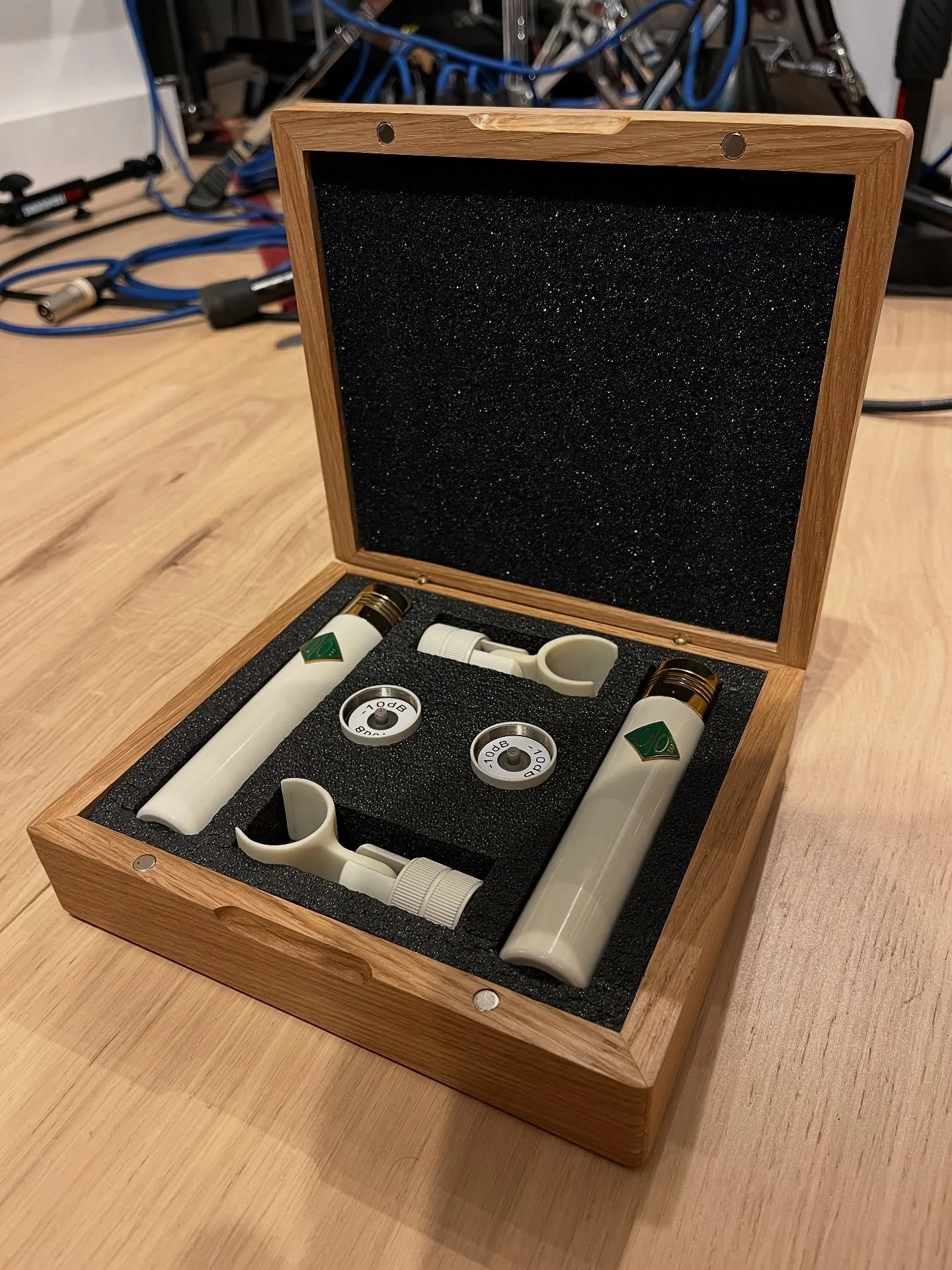 A long overdue upgrade in the SDC department complemented by a third boom on the ceiling rail for mono duties and added flexibility. I had a little bit of time in my week off tour to play with them both. Very happy with how this overhead mic&rsquo;in