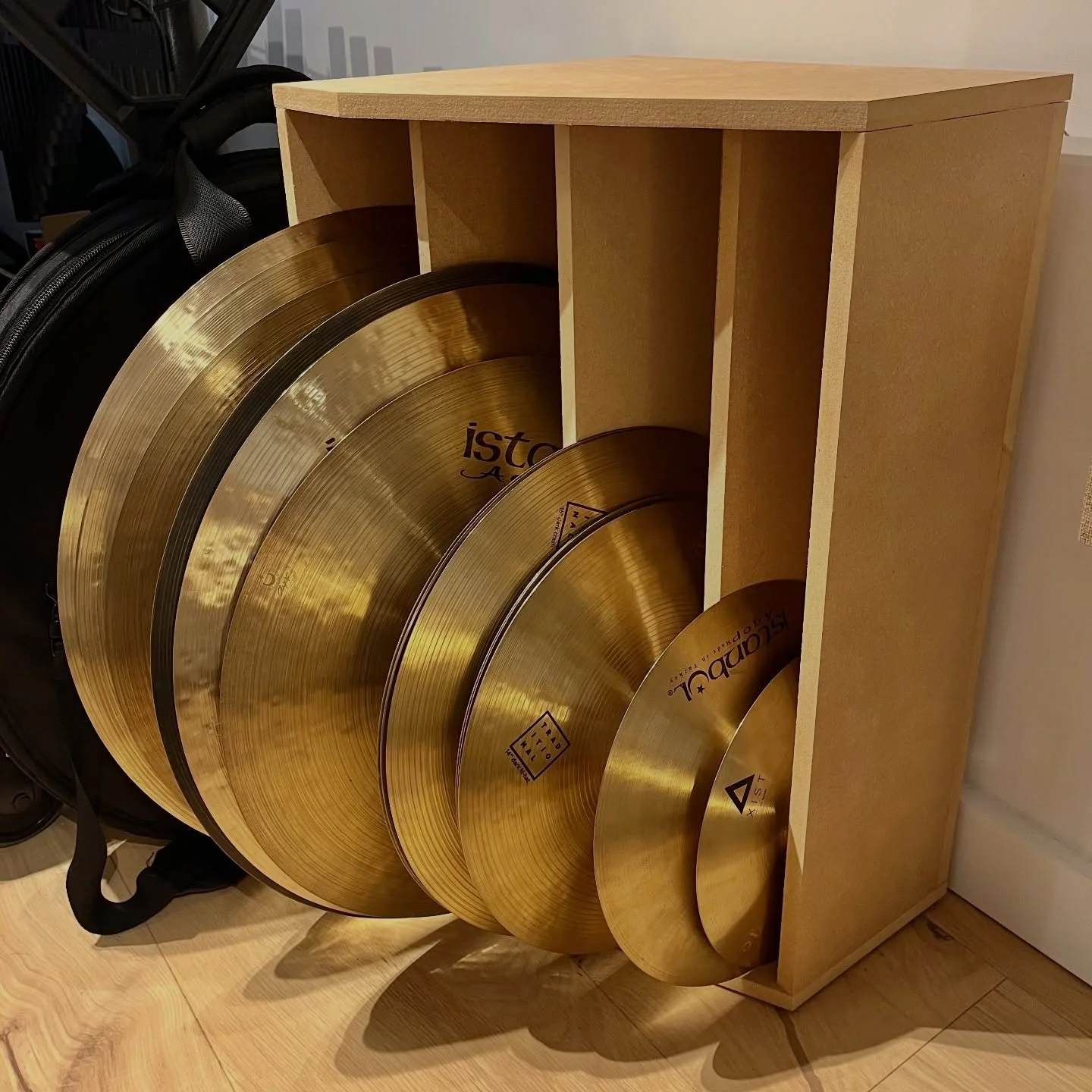 &ldquo;If you want a thing done well, do it yourself&rdquo;. Took Napoleon&rsquo;s advice and designed and put together a new cymbal storage solution that works better for me. Happy with the result!

#cymbalstorage #storagesolutions #diy #napoleon #i