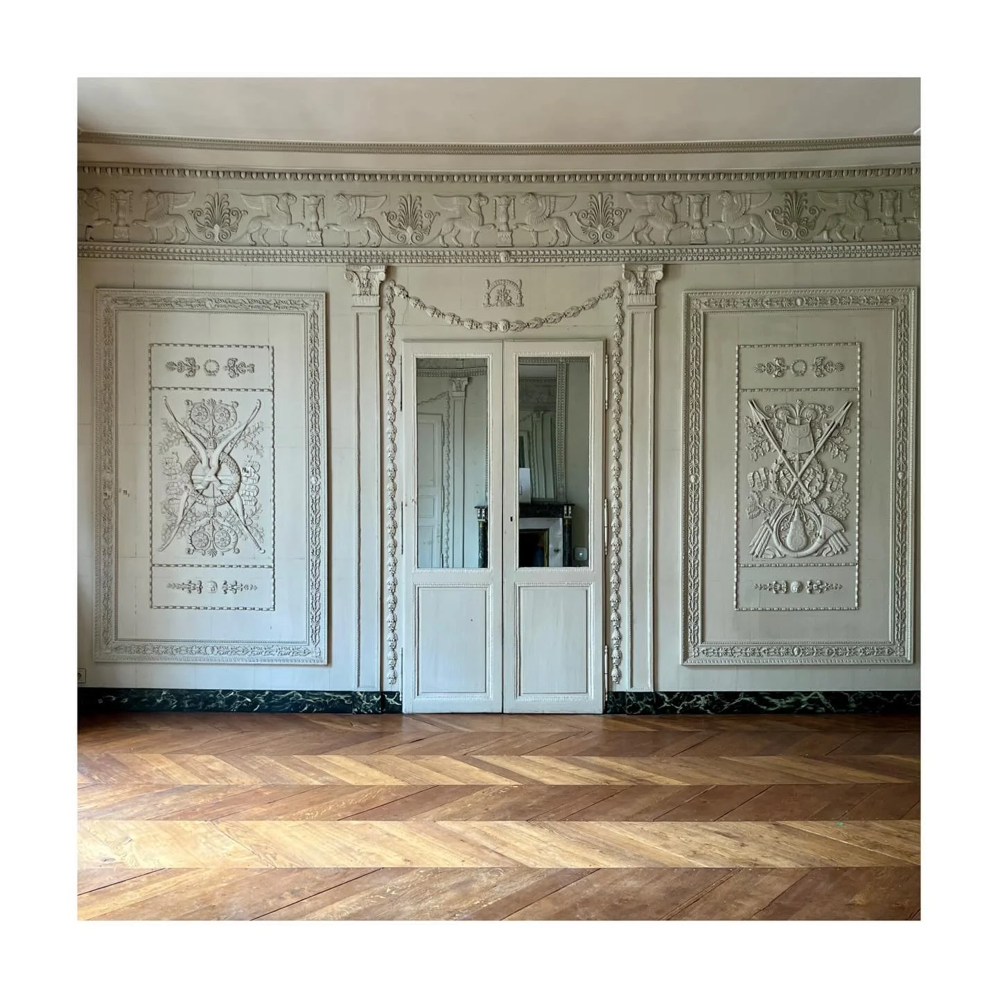 Details, uncovered slowly.

In the former Grand Salon of our project in Beaune, France, the walls are adorned with ornamental details formed in carton pierre - an 18th-century papier-m&acirc;ch&eacute; technique used to create refined, plaster-like d