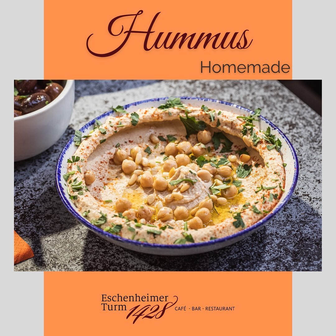 Homemade Hummus ❤️

Unser Hummus wird t&auml;glich frisch zubereitet und schmeckt so cremig gut! Die richtigen Gew&uuml;rze und ein hochwertiges Oliven&ouml;l sorgen daf&uuml;r, dass unser Hummus so authentisch schmeckt. ✨

Besuch uns gerne und reser