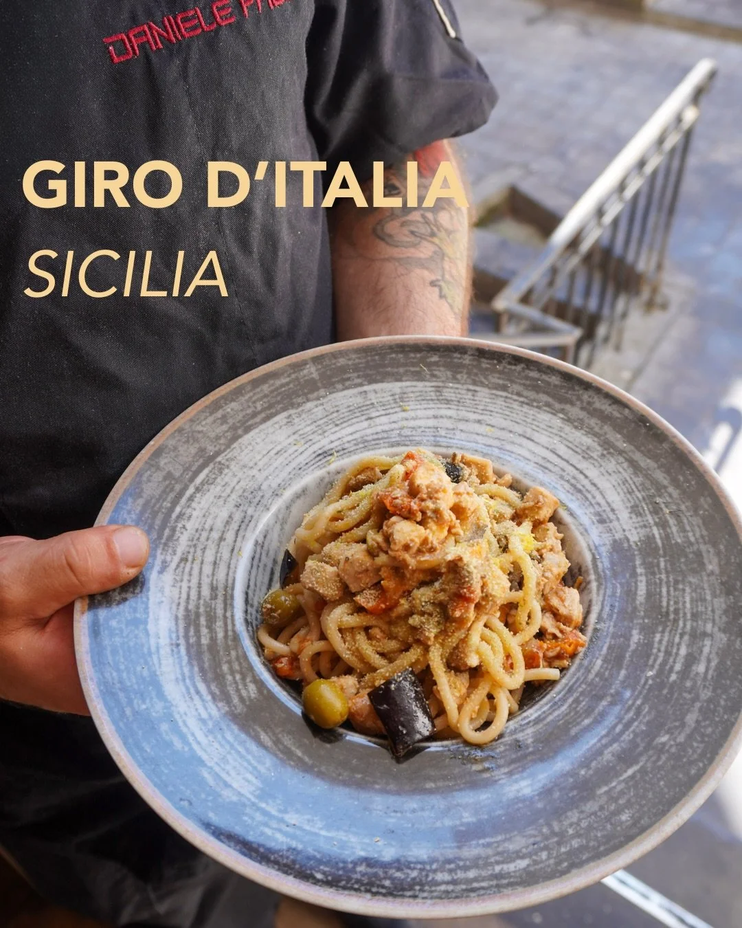 Un format diff&eacute;rent pour vous mais c&rsquo;est toujours la team qui vous pr&eacute;sente le Giro d&rsquo;Italia. Et ce mois-ci vous voyagerez dans la r&eacute;gion sicilienne. 

​Entr&eacute;e
​Panelle de pois chiches, pesto de tomates s&eacut