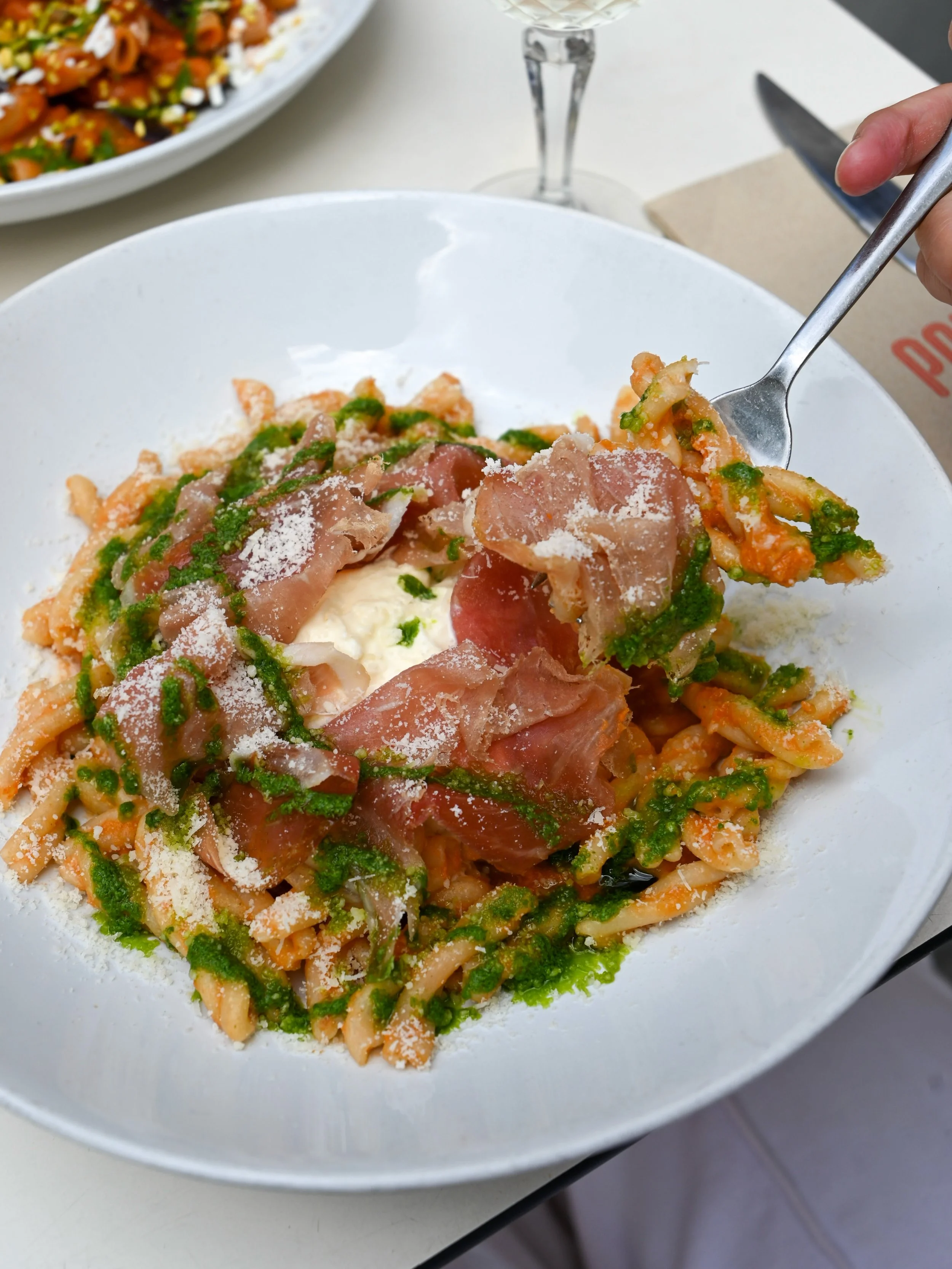 Une assiette de pasta, &ccedil;a vous tente? 

D&eacute;couvrez la Crudaiola 
Jambon de Parme, coulis de tomates fra&icirc;ches marin&eacute;es, stracciatella de burrata, basilic