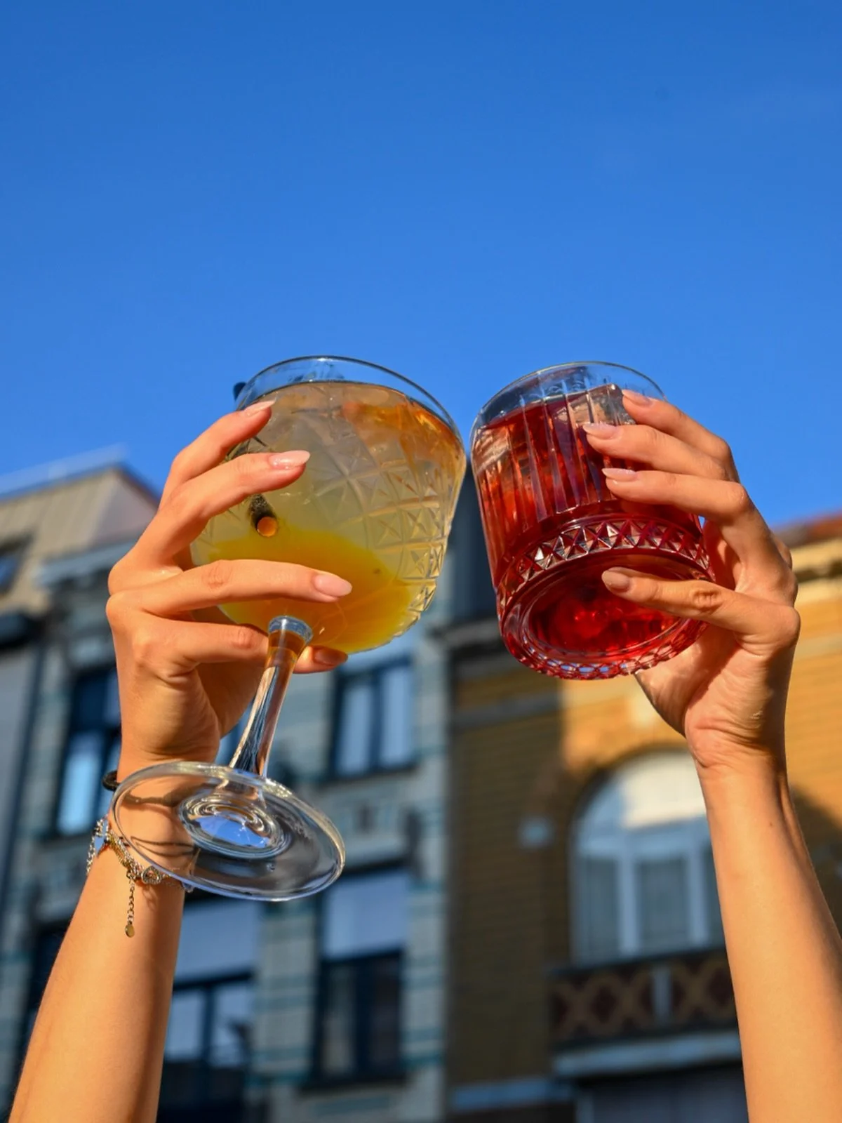 On profite du soleil, tant qu&rsquo;il est encore l&agrave; 🍸

PRIMO 
Ixelles

Ouverts tous les jours ☀️