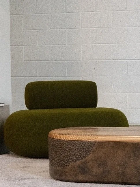 A very satisfying combination -  @davison_highley dark green sofa perfectly complements our new Bufo Coffee Table,  designed by @1981brando, who celebrates 19 years with Opus Magnum today. Happy anniversary, Graham! 
⠀⠀⠀⠀⠀⠀⠀⠀⠀
The Bufo was shown as p