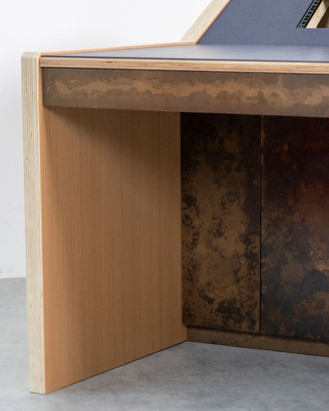 The Edit Desk was built from the ground up for high-intensity production environments. 

We engineered this piece with a removable magnetic top to seamlessly adapt to complex film editing setups. It comes fully prepped and ready for seamless AV equip