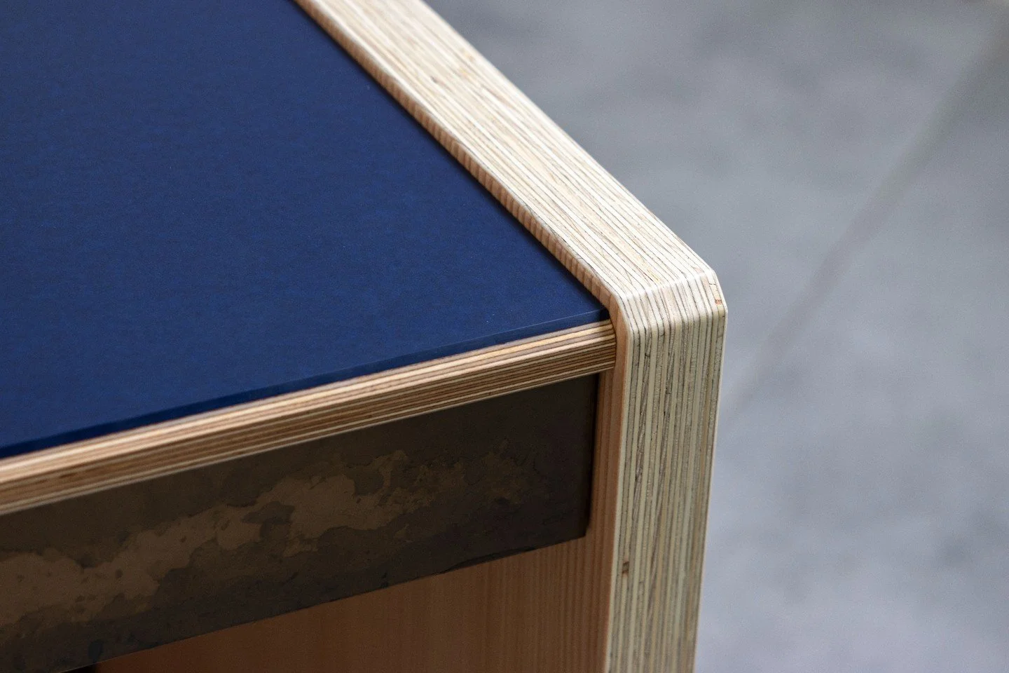 When engineering the Edit Desk, we wanted the materials to speak for themselves. We combined tactile organic elements with ultra-durable surfaces to create a workspace that feels as good as it performs:

Crafted with a durable Richlite top in the dee