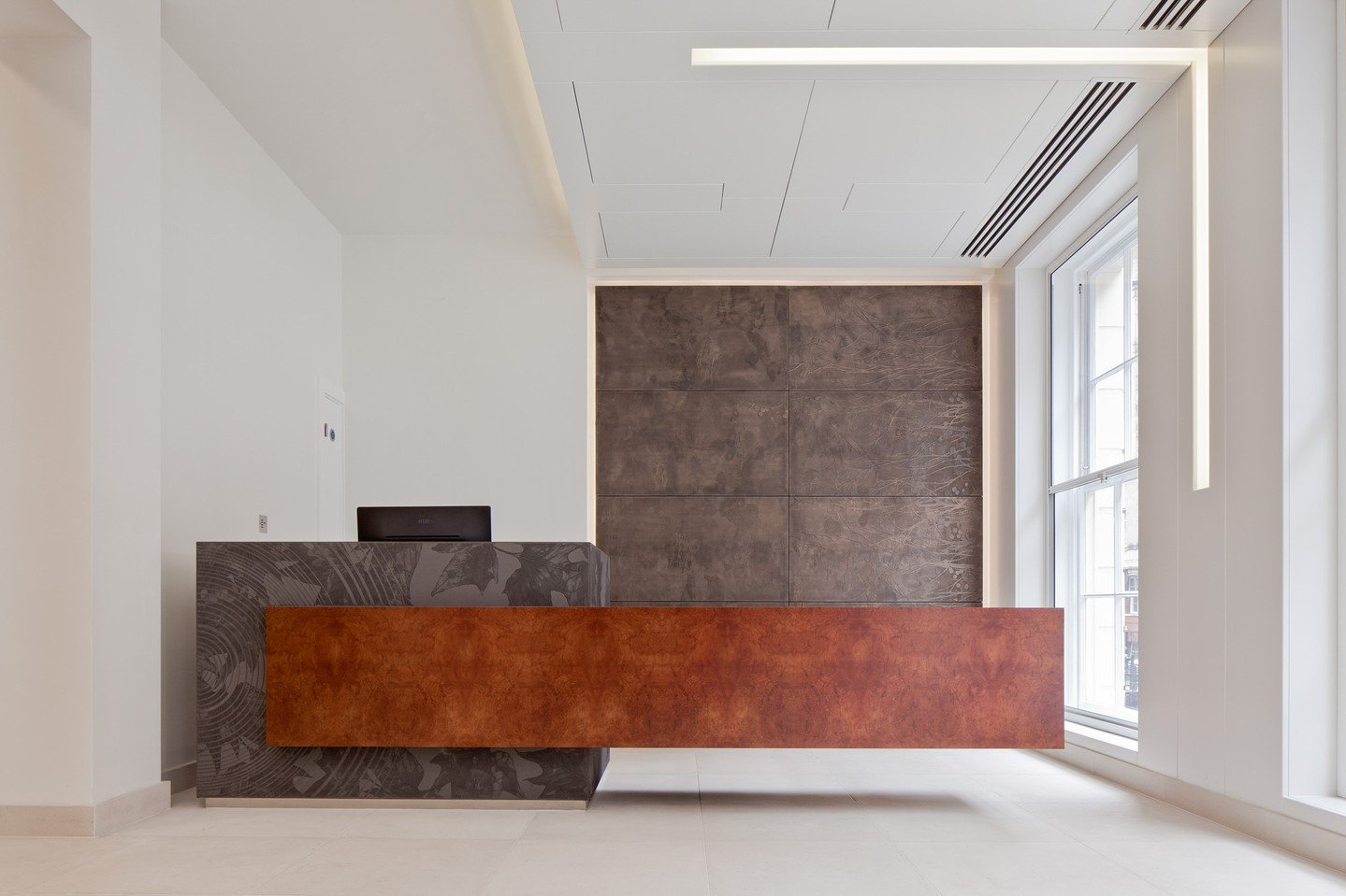 Designed to make an impression from the moment you step through the door.

From grand, large-scale feature pieces to compact architectural solutions, our bespoke reception desks are tailored precisely to your space, aesthetic, and functional requirem