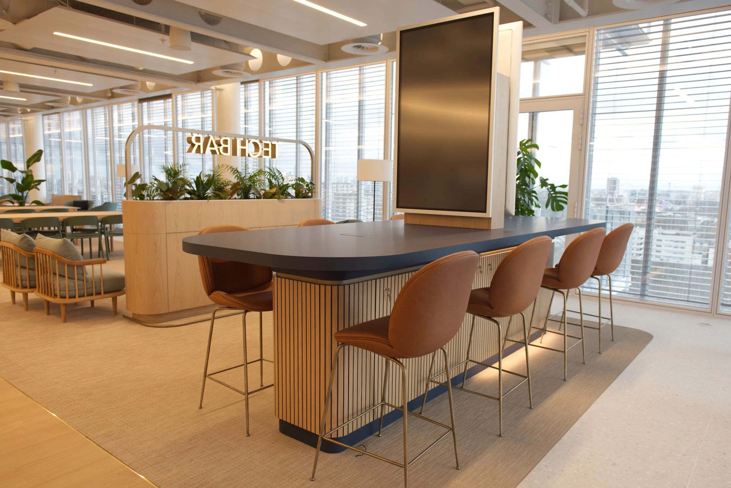 Opus Magnum Capital Tech Bar 01.jpg