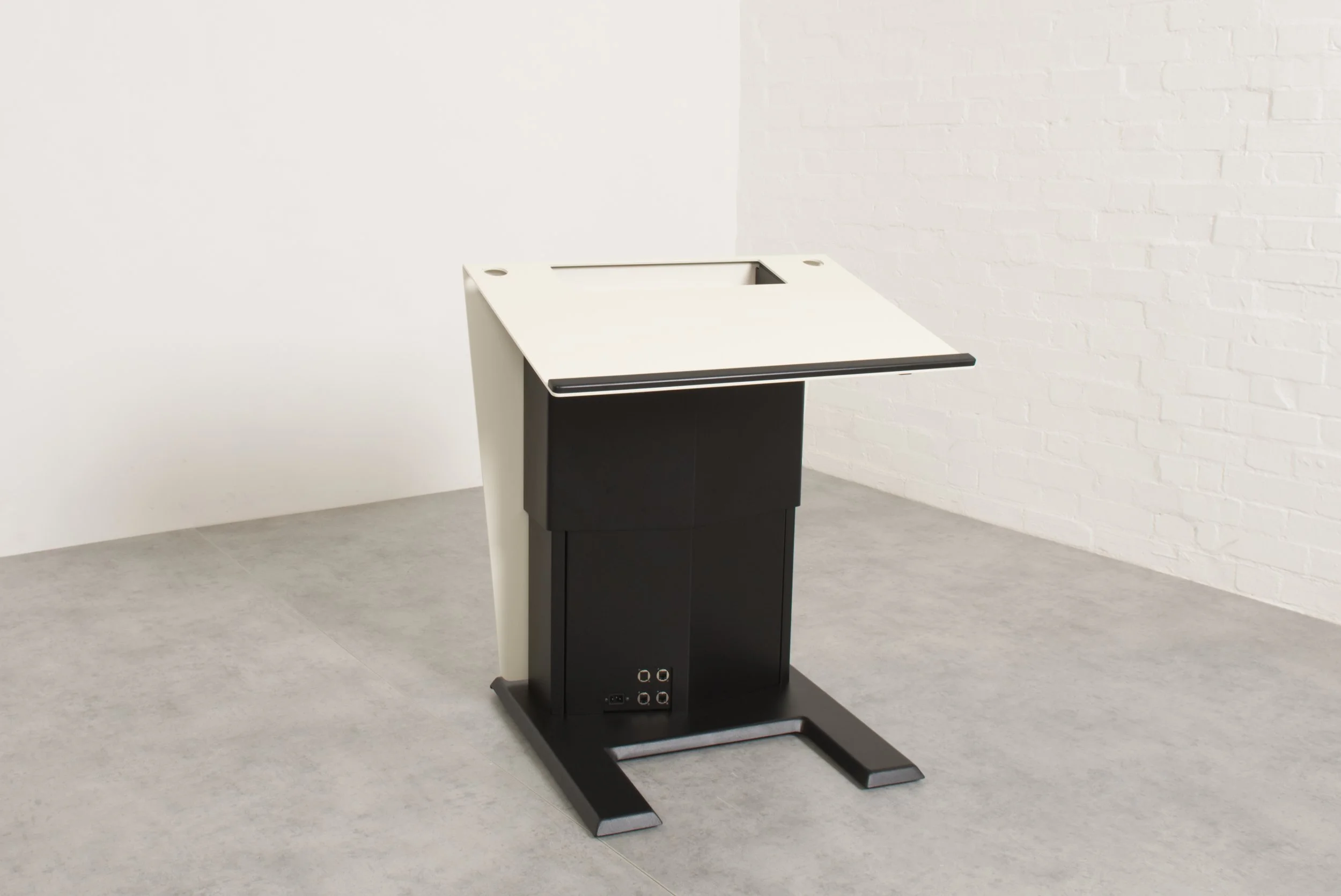 Capital Lectern 02.jpg