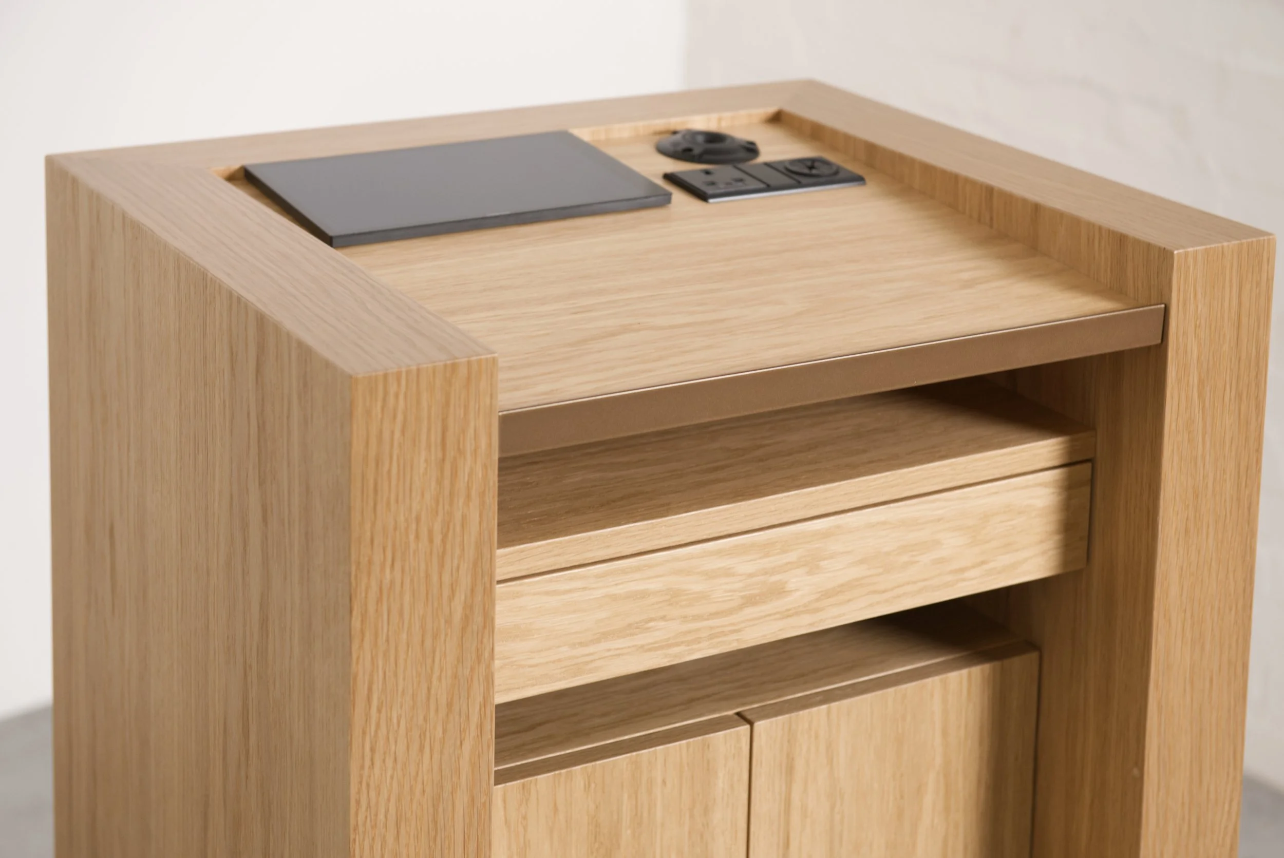 L1 Lectern - Opus Magnum 3.jpg