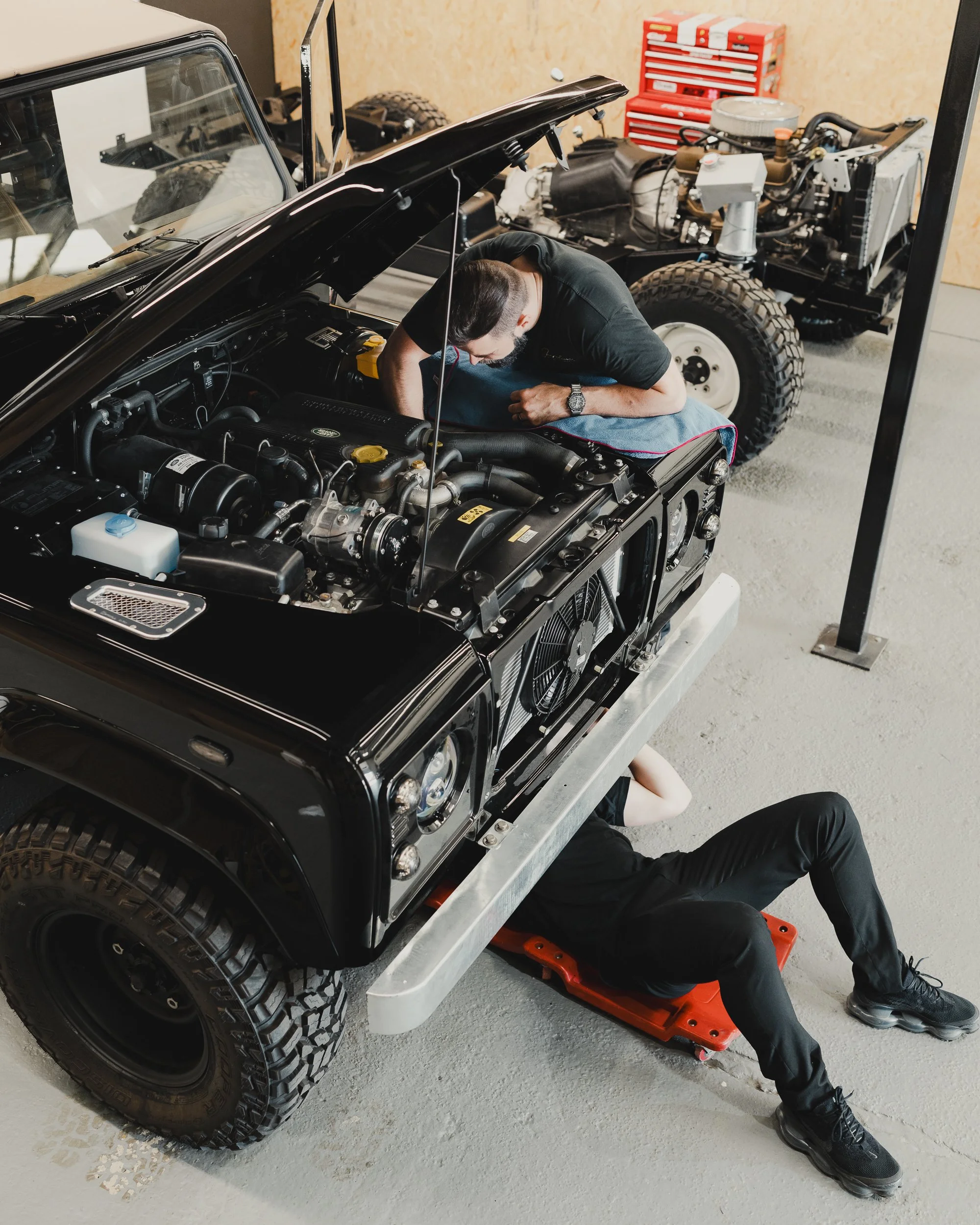 Defender Customization: Transforming Classic Land Rover Defenders into Modern Icons