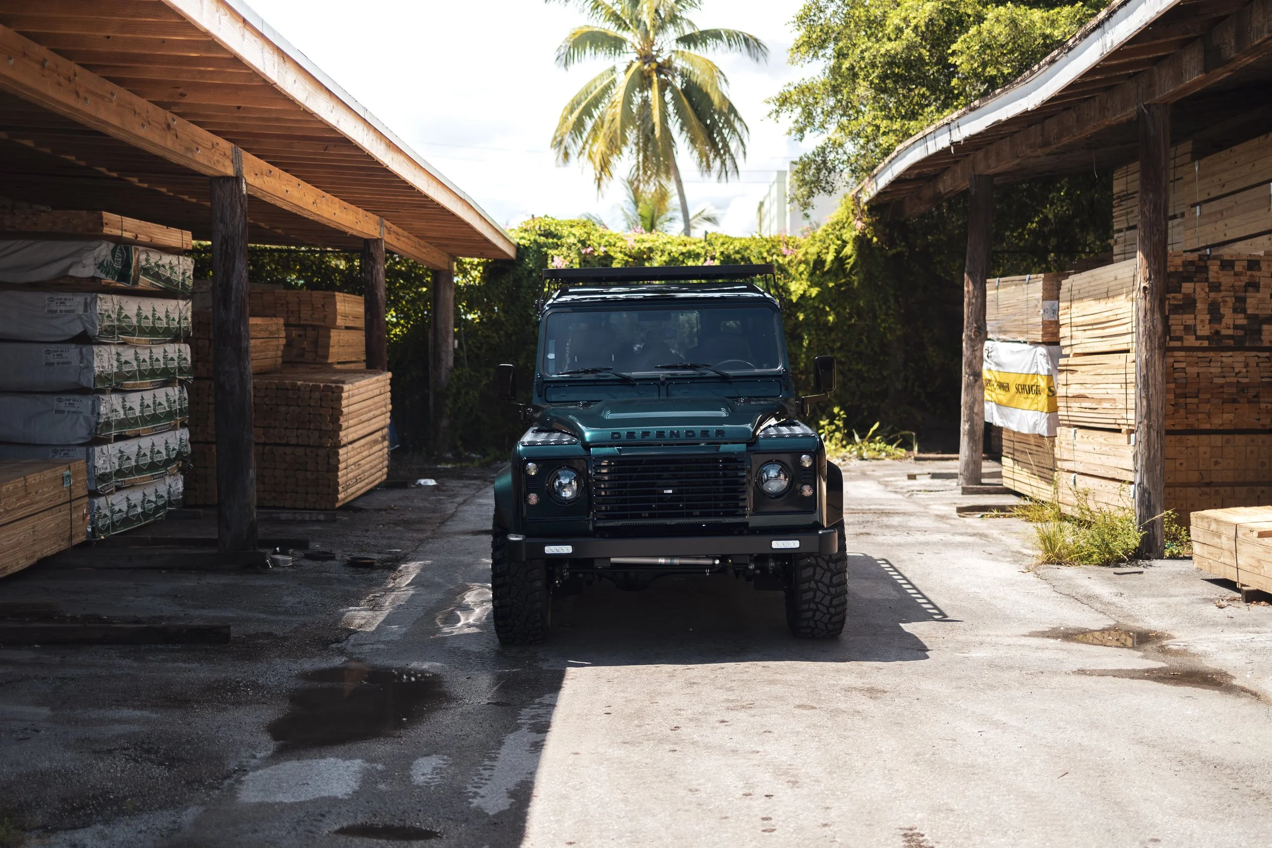 Shoreline custom Defender exterior