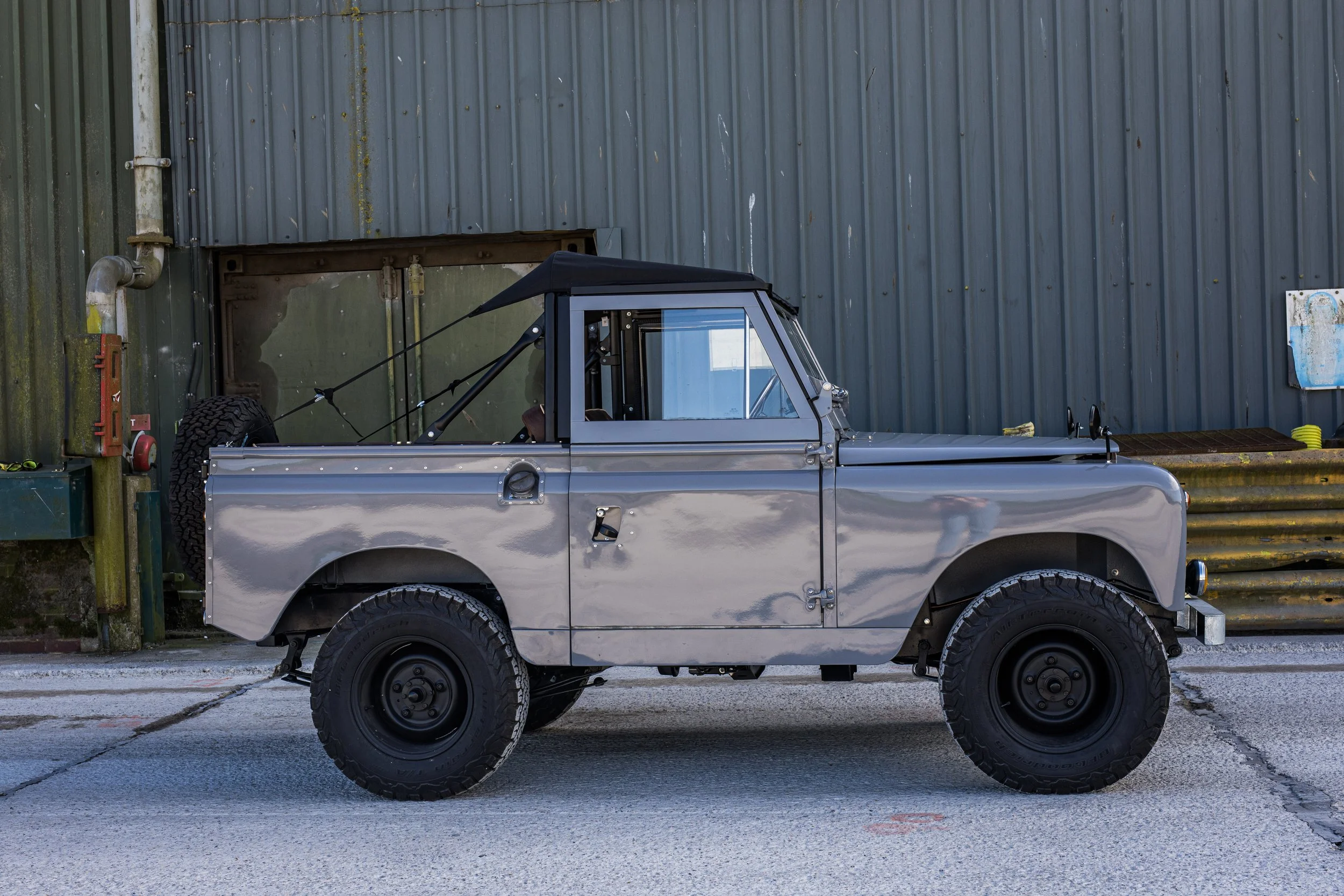 Shoreline Land Rover Series 2A exterior detail