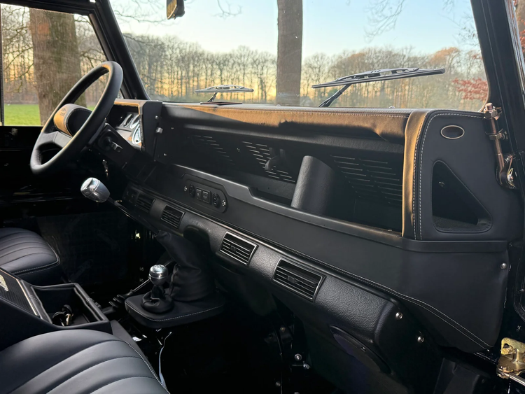 Shoreline D90 Villain interior