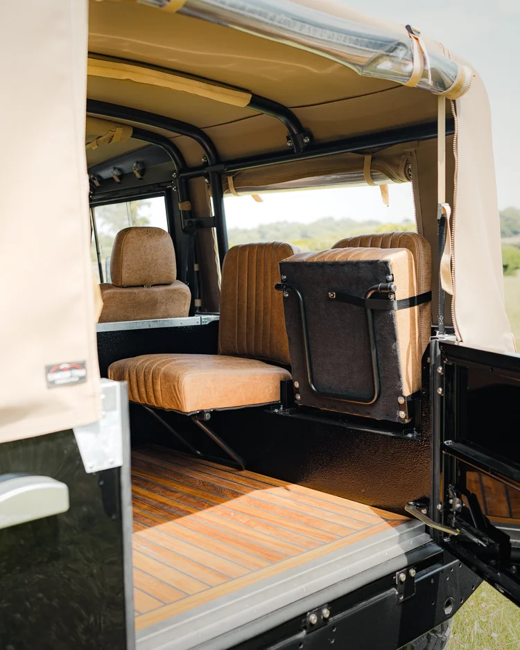 shoreline-d90-beach-lincoln-interior-teak-deck