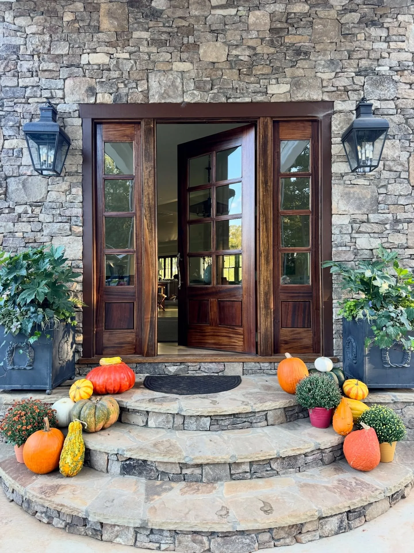 A little fall magic in motion. 🍂

From install day details to the final farmhouse glow &mdash; it&rsquo;s all coming together, and we can&rsquo;t wait to show you more.

#BradfordLowryInteriors #ModernFarmhouse #FallInteriors #designinprogress #happ
