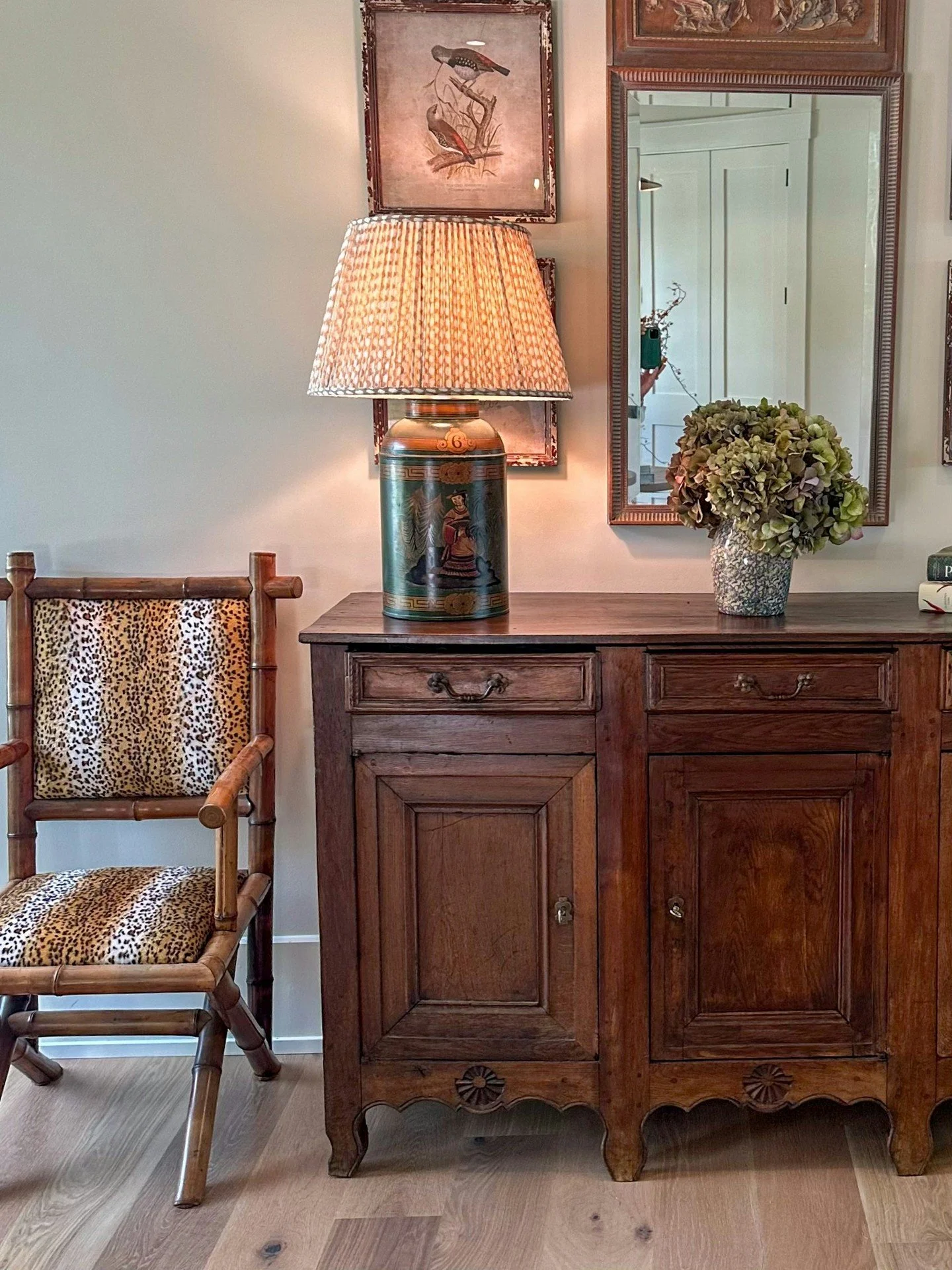 A few favorite scenes from our recent farmhouse project. Earthy and bright, the home was designed with every family member in mind, pups included. Every detail feels effortless and lived-in. 

Swipe to the end to meet the feathered residents calling 