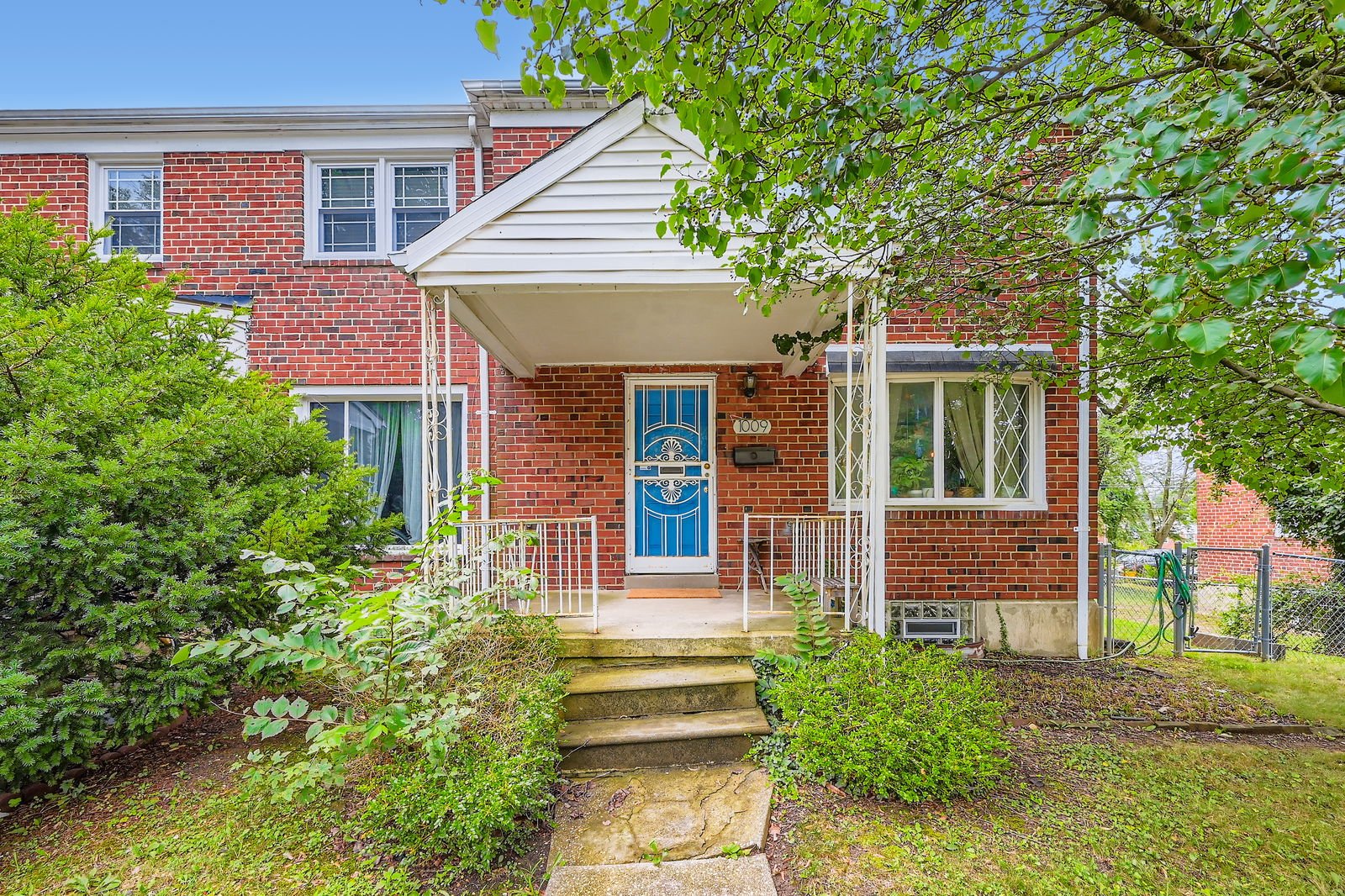 1009 E Northern Pkwy - Web Quality - 004 - 03 Exterior Front Entry-Edit.jpg