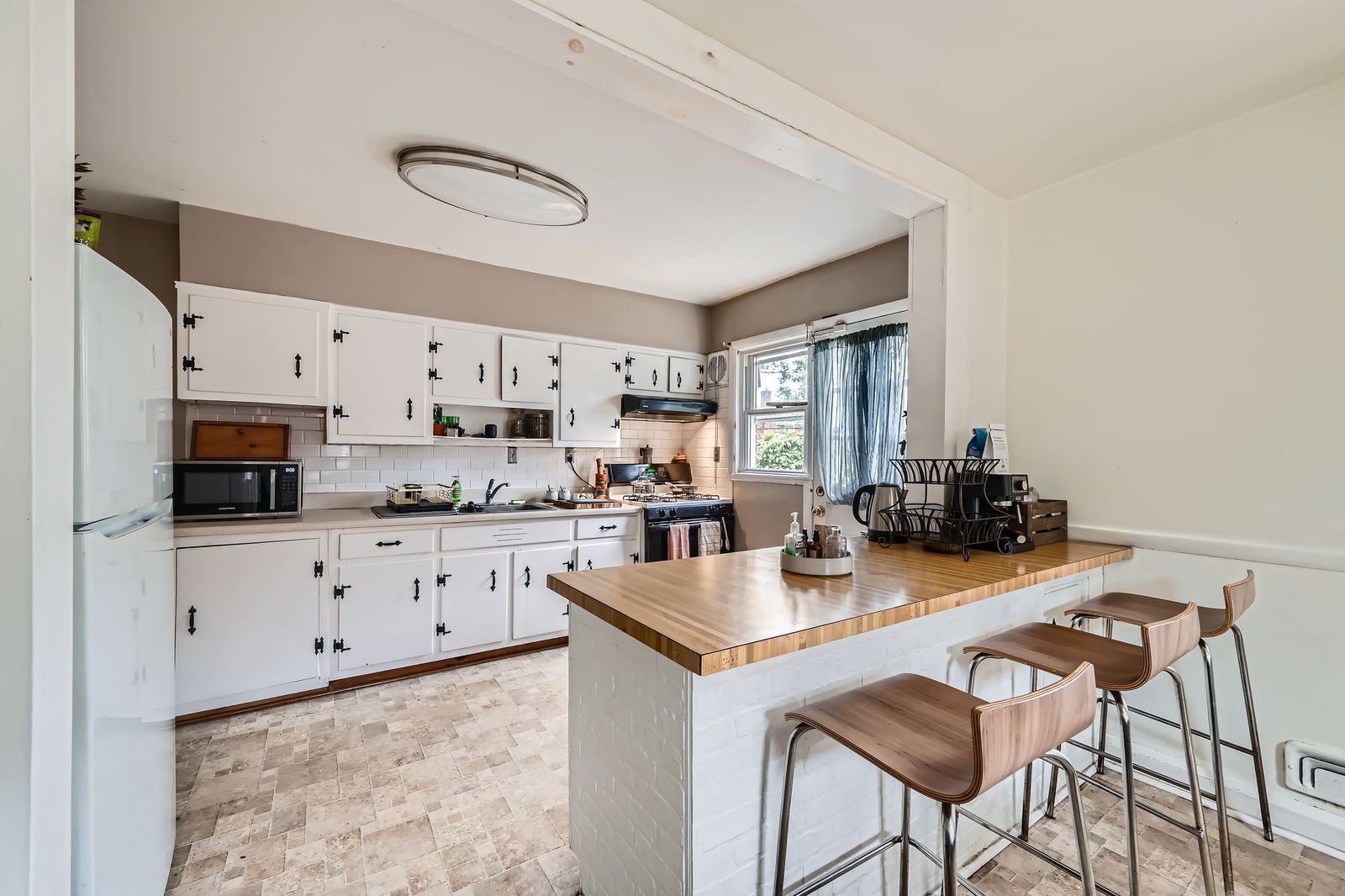 1009 E Northern Pkwy - Web Quality - 010 - 13 Kitchen.jpg