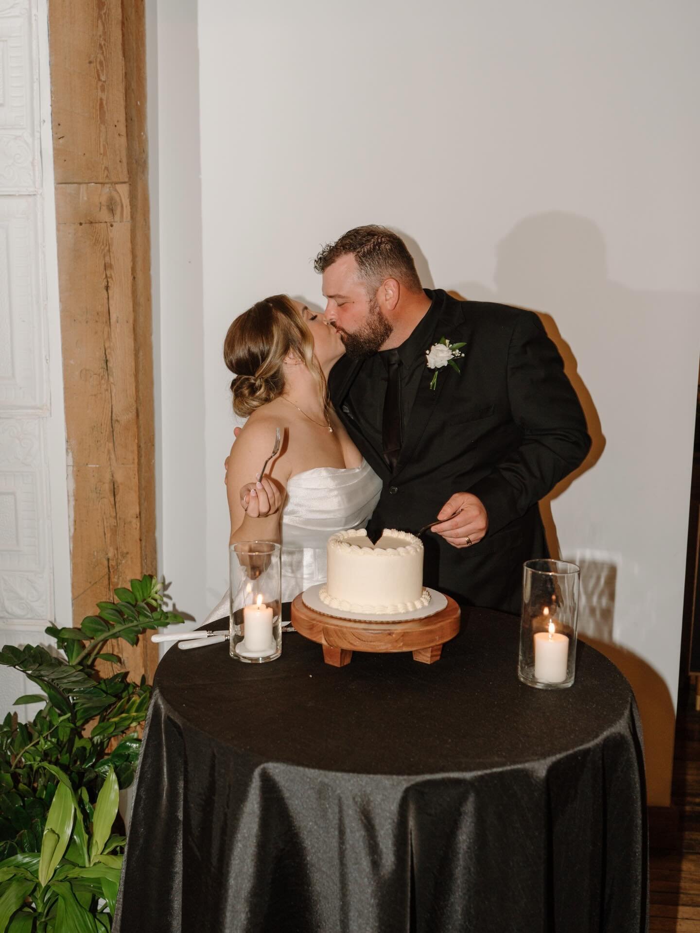The Cadwell&rsquo;s - part two!! The party and dance floor sure didn&rsquo;t leave anyone bored🥂🪩

vendors:
Venue: @recordboxloft 
Florals: @women.in.stems.floral 
Hair + makeup: @beautybyashleigh 
Decor rental: @bettertogether_mi 
Dj: @luxxenterta