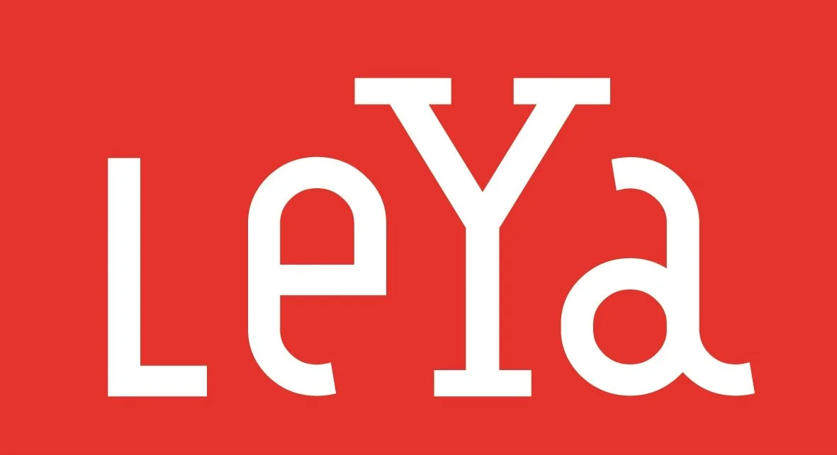 Logotipo do YouTube com fundo vermelho e letras brancas.