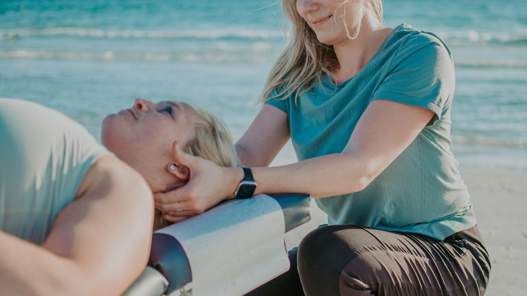 Dr. Sandy performing chiropractic and ART on the neck