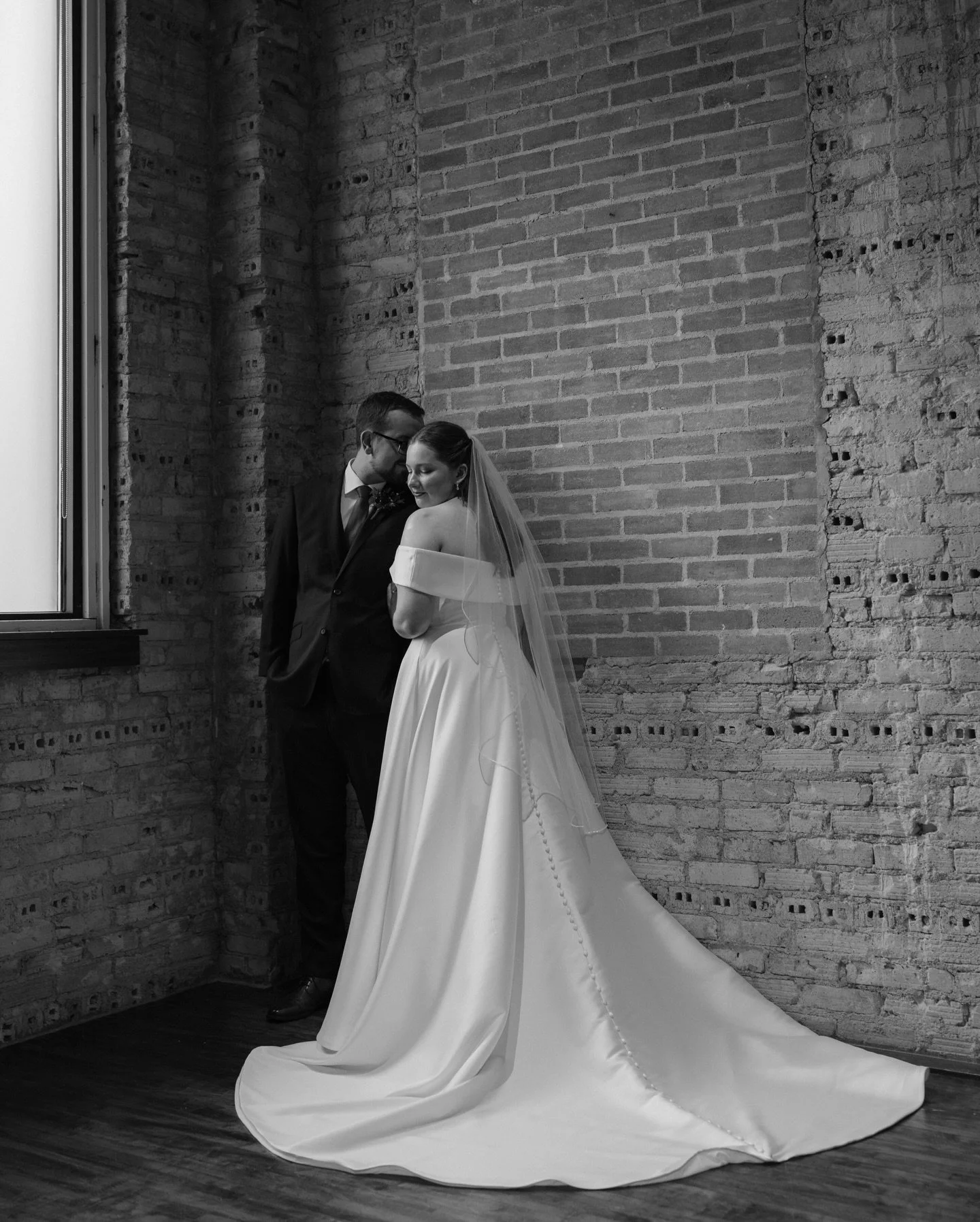 Claire &amp; Jacob&rsquo;s sweetest wedding day 10.25.25 🤍

Venue: @fiveeventcenter 
Photography: @ali.as.photography22 
DJ: @djcalebnunn 
Floral: @floralbytim
Dress: @weddingshoppeinc 
Hair &amp; Makeup: @stylistcole 
Grooms Attire: @knights_chambe