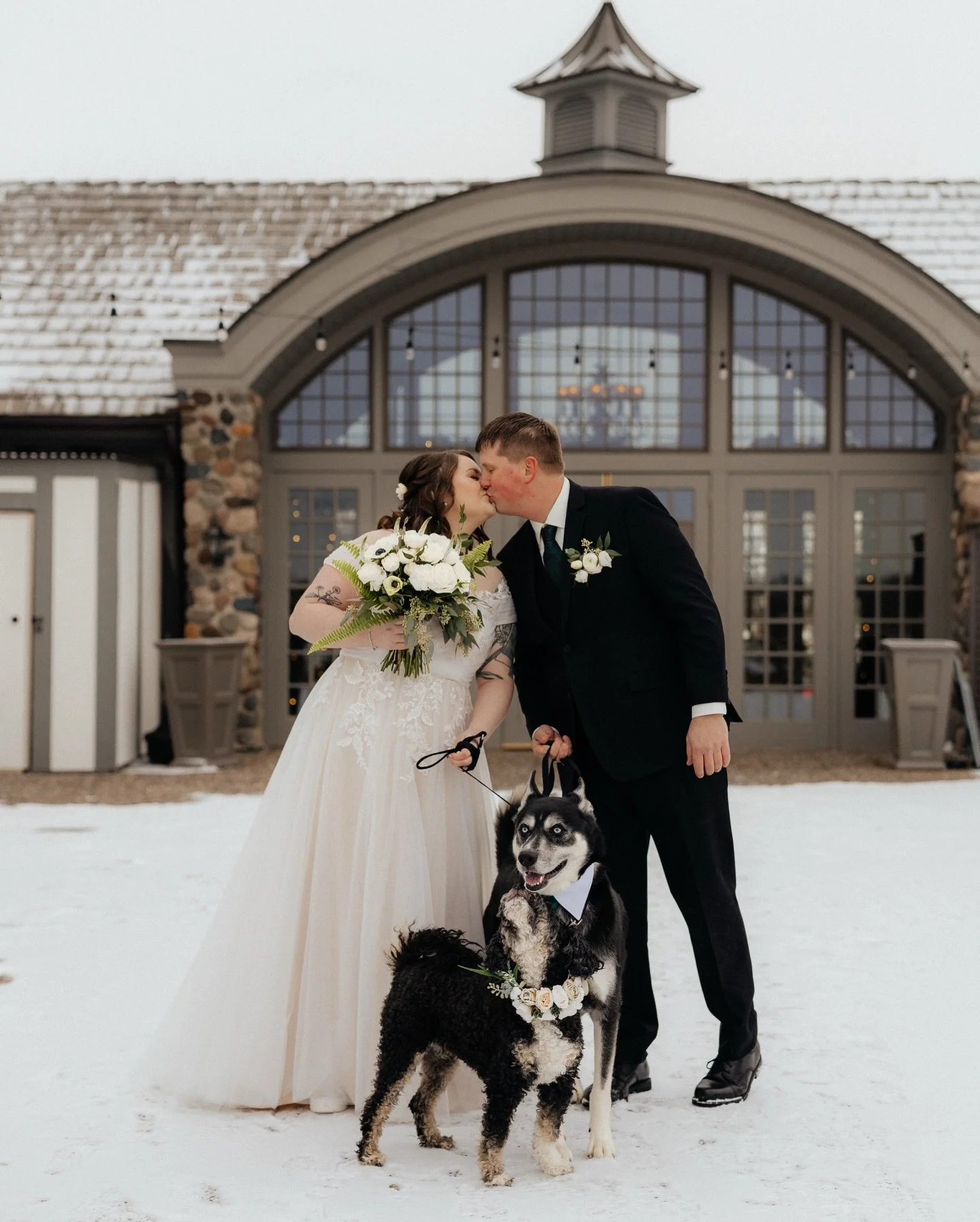 You voted, so here&rsquo;s your winter wonderland moment ❄️

The most charming wedding for Rachel &amp; Tyler last January, when we got the most perfect snowfall on their perfect day. 🥹🤍