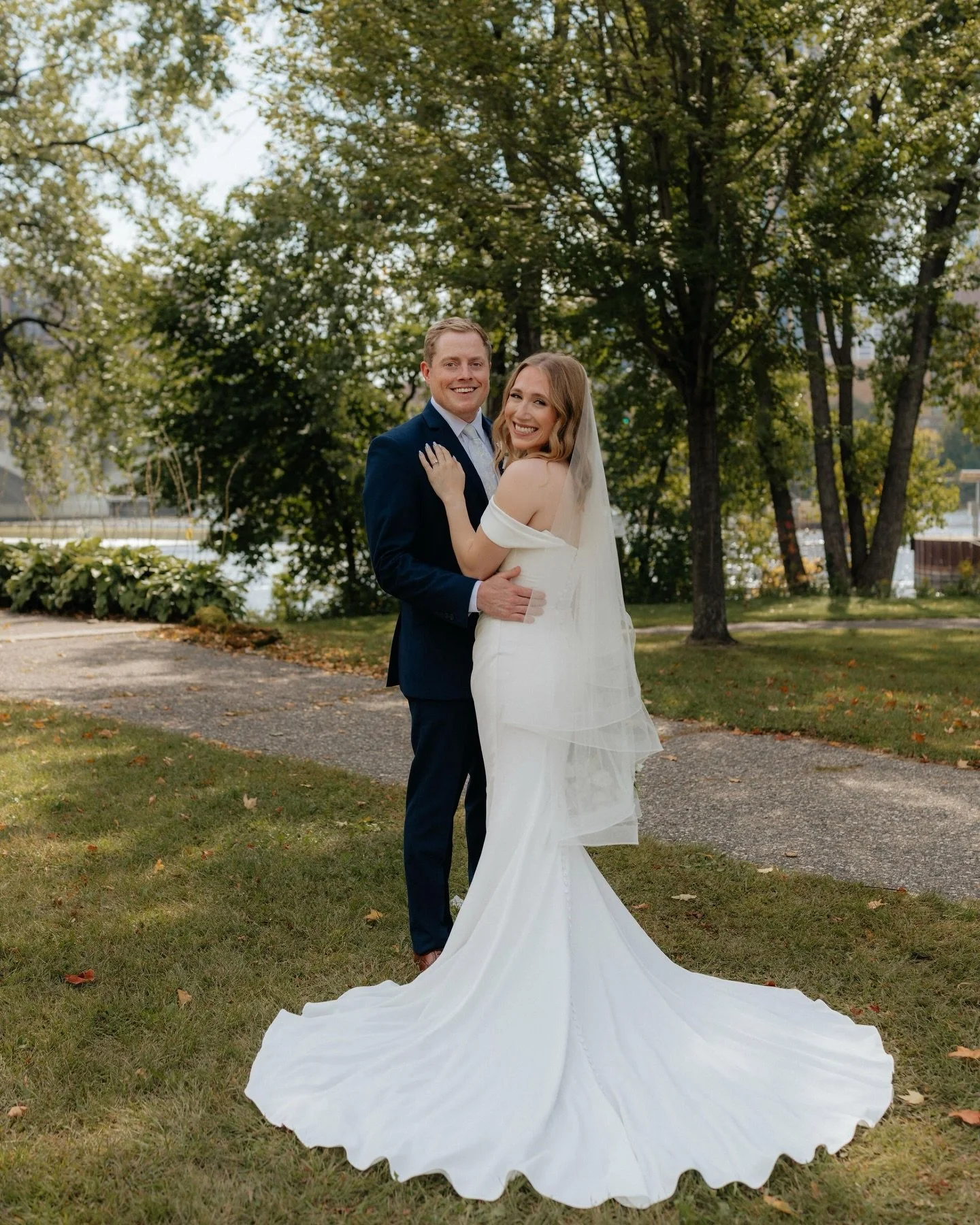 Still not over Sydney &amp; Will&rsquo;s wedding day&hellip; and honestly, I don&rsquo;t think I ever will 🥹✨

Venue: @nicolletislandpavilion 
Coordinatiion: @cariwaitzevents 
Photography: @ali.as.photography22 
Florals: @studioemmemn 
Hair &amp; Ma