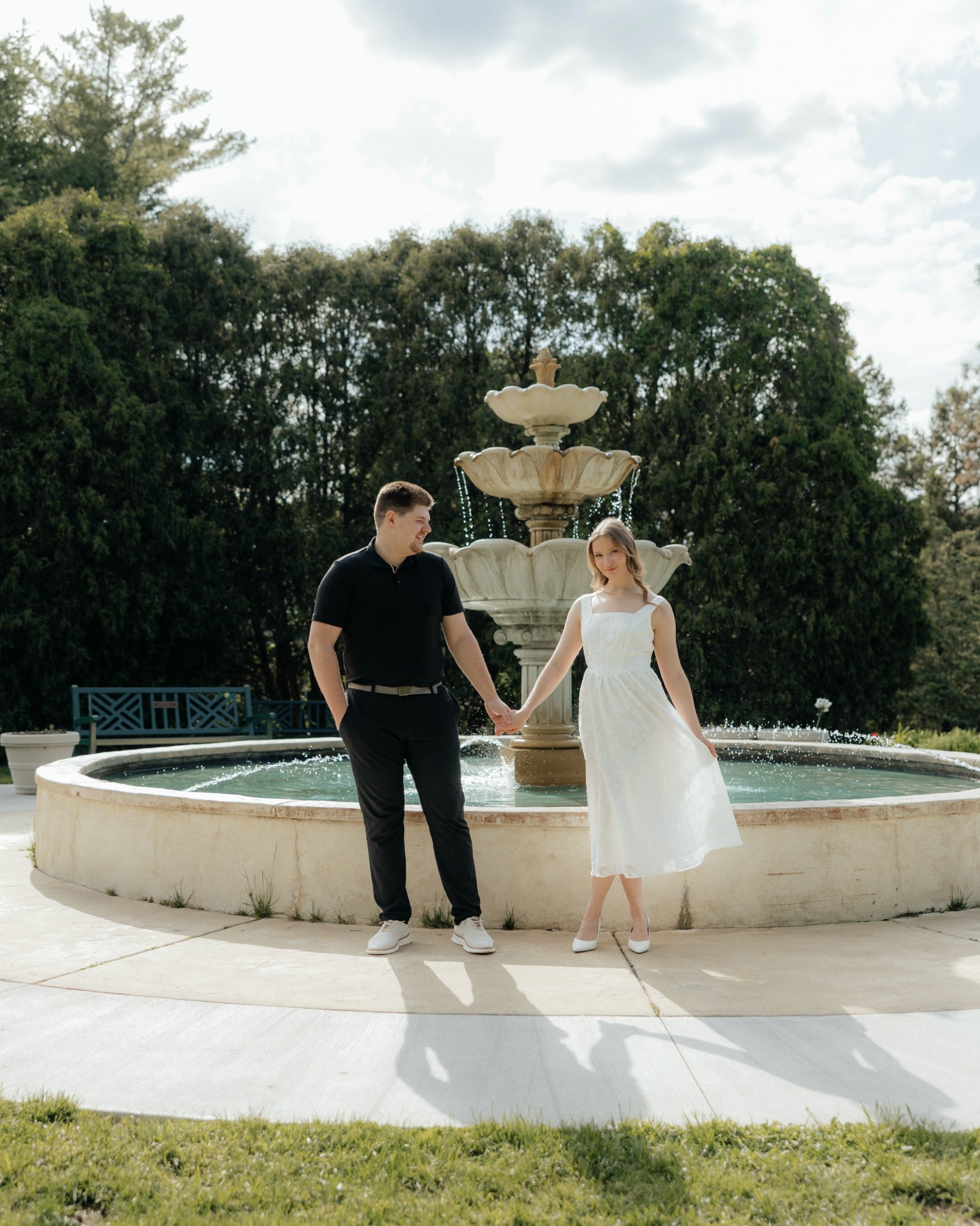 Engagement sesh for S+A at the gardens 🌷💐⛲️🤍

Almost one year until I DO!

🏷️ Minnesota engagement photographer | Garden engagement session | Romantic couples photos | Minnesota wedding photographer