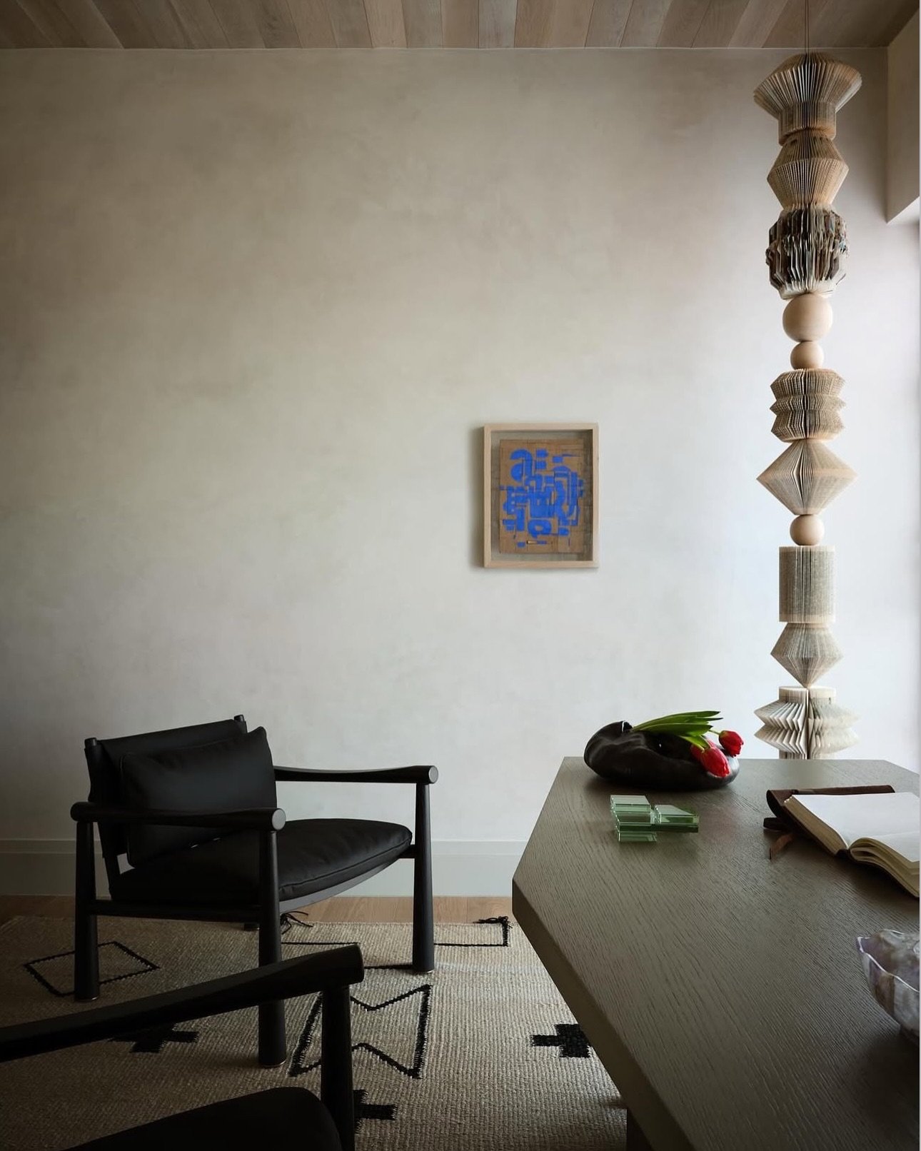 From the very beginning, we were excited to create this totem for a @kristennixinteriors project. It gave us the opportunity to step into something new by working with mixed materials, blending paper and wood in a way we hadn&rsquo;t explored before.