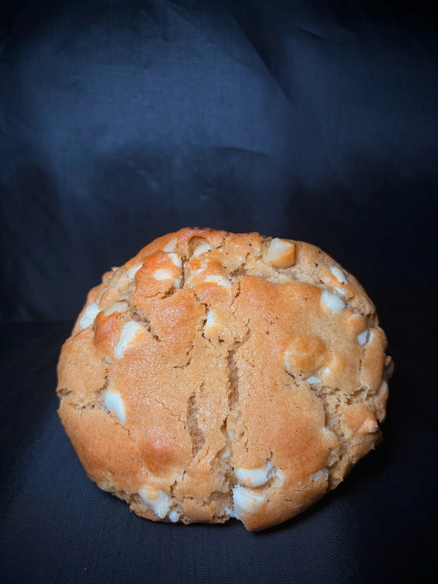WHITE CHOCOLATE MACADAMIA NUT COOKIE