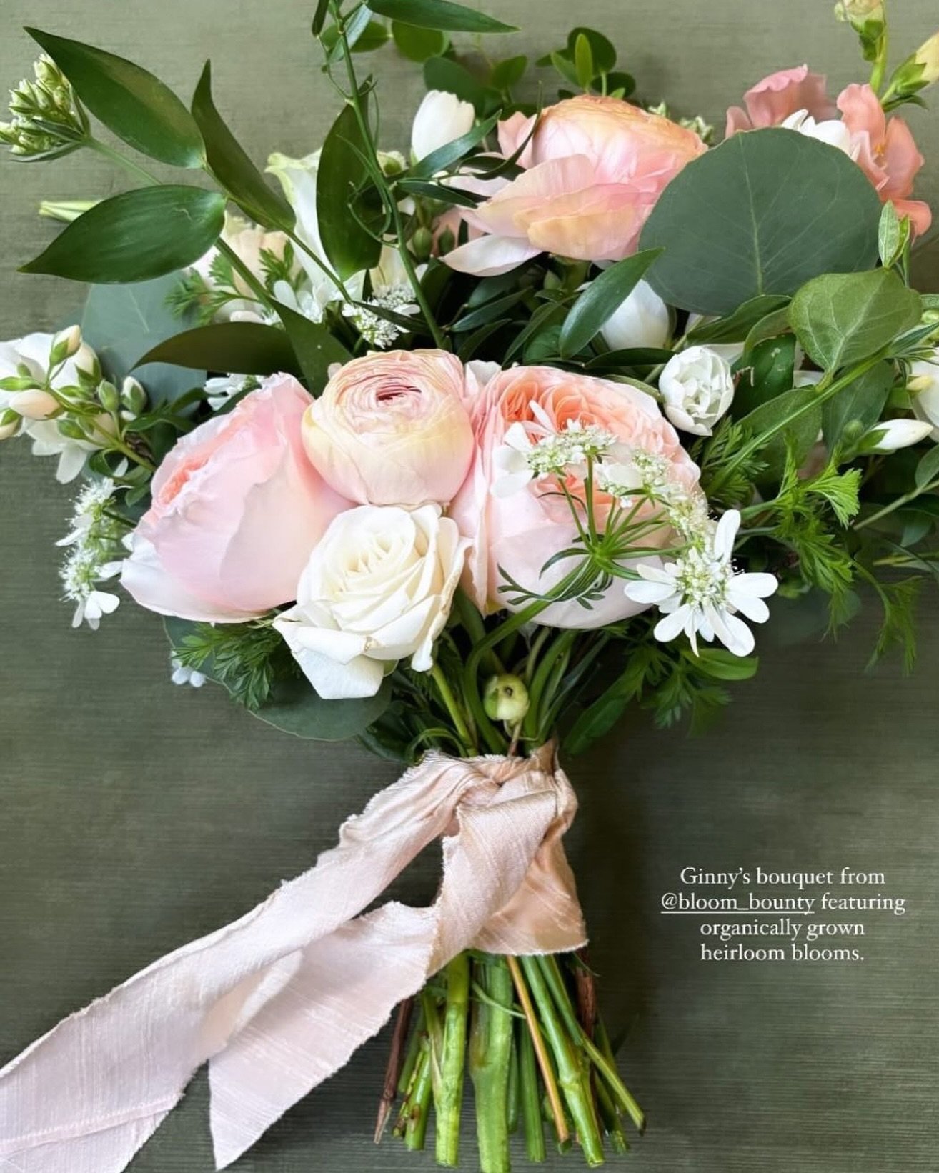 Beautiful shot of the bridal bouquet from yesterday&rsquo;s perfect spring wedding at Cheekwood by the talented @gabriellevonheyking! 

I was thrilled that the bride loved my heirloom, ethereal, garden-inspired look, and was so glad to be able to har