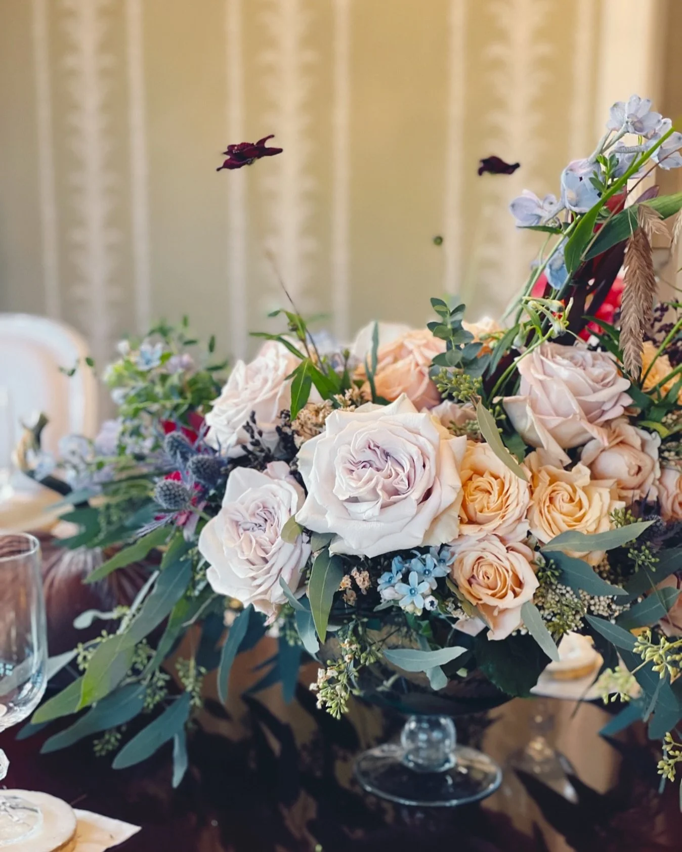 Autumn abundance on a beautiful dining table 

#lastlightofautumn #falltablescape #autumnfloralabundance #bloomandbounty #nashvilleflorist