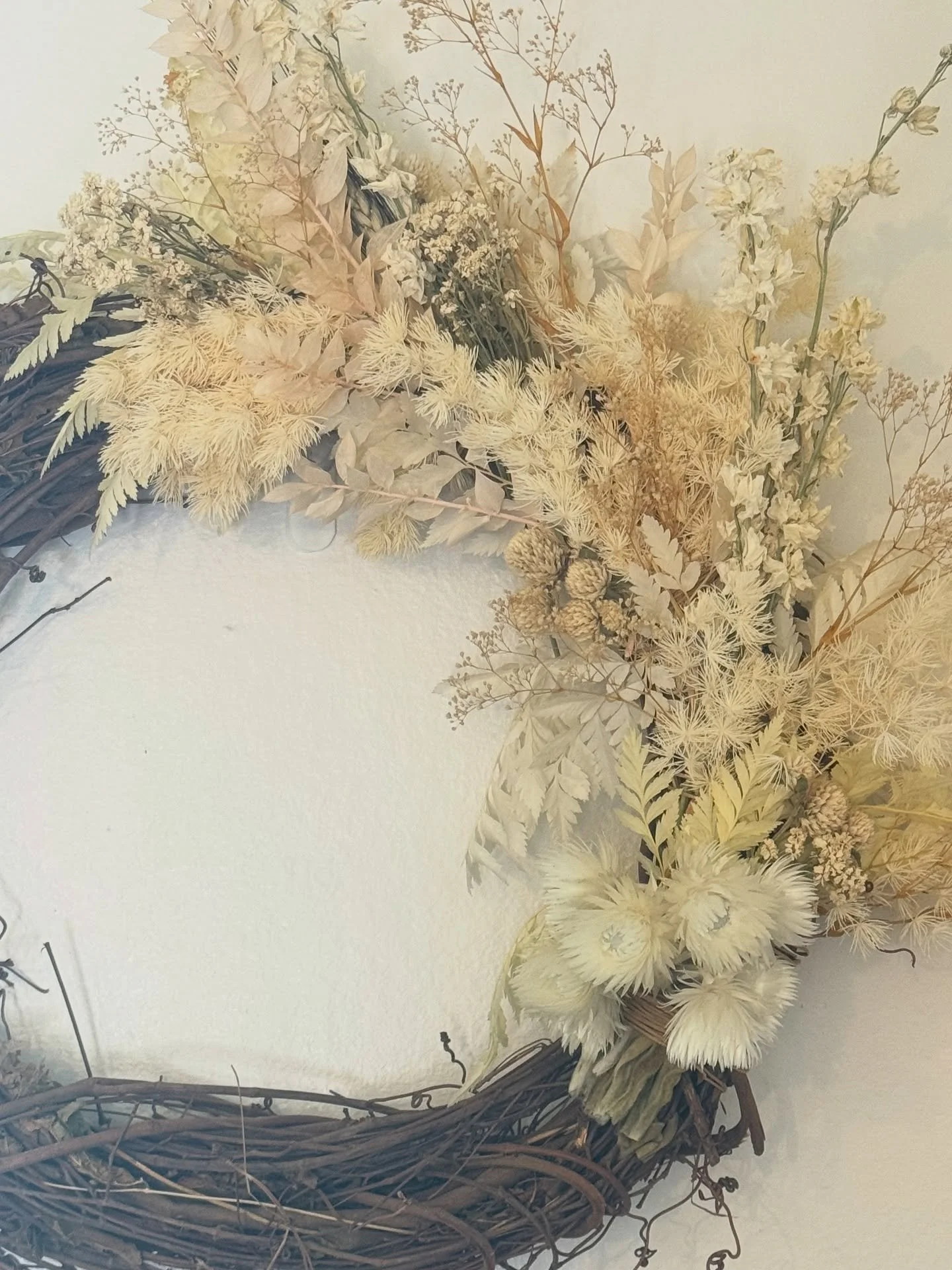 Autumn wreaths are here 🍂

The garden&rsquo;s last gifts &mdash; seedpods, grasses, fading blooms &mdash; have been hanging to dry for weeks, and now they&rsquo;ve taken on that soft, papery beauty only autumn can give. 

Each wreath is made to orde