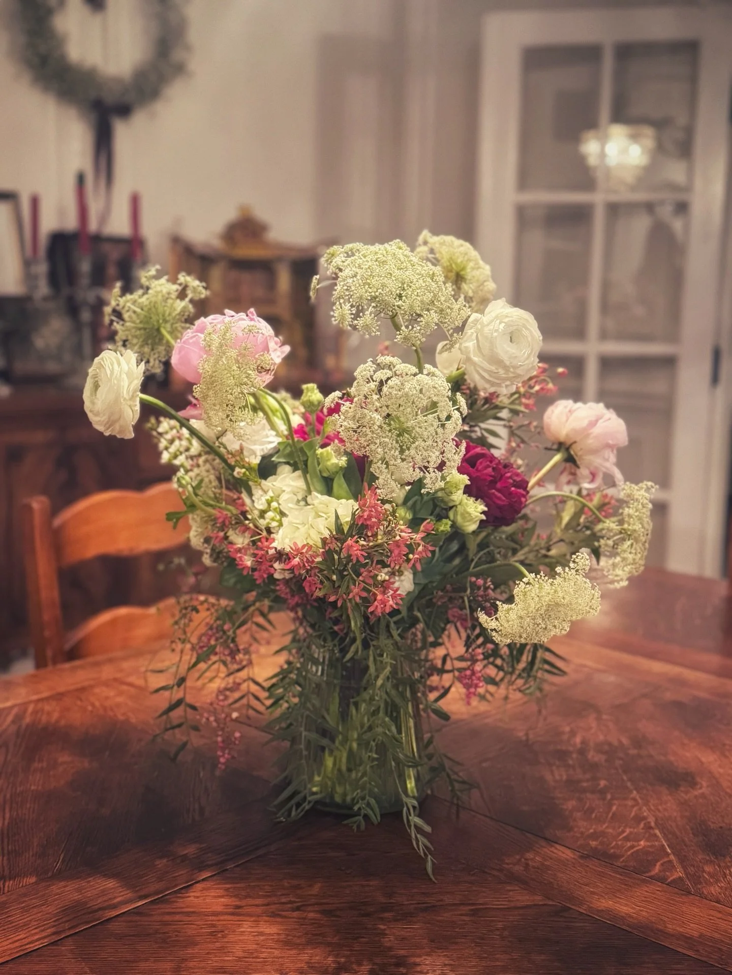 Trying to replicate that old world, garden grown aesthetic in the off season. Not always easy, but ammi &amp; peonies help a ton here.