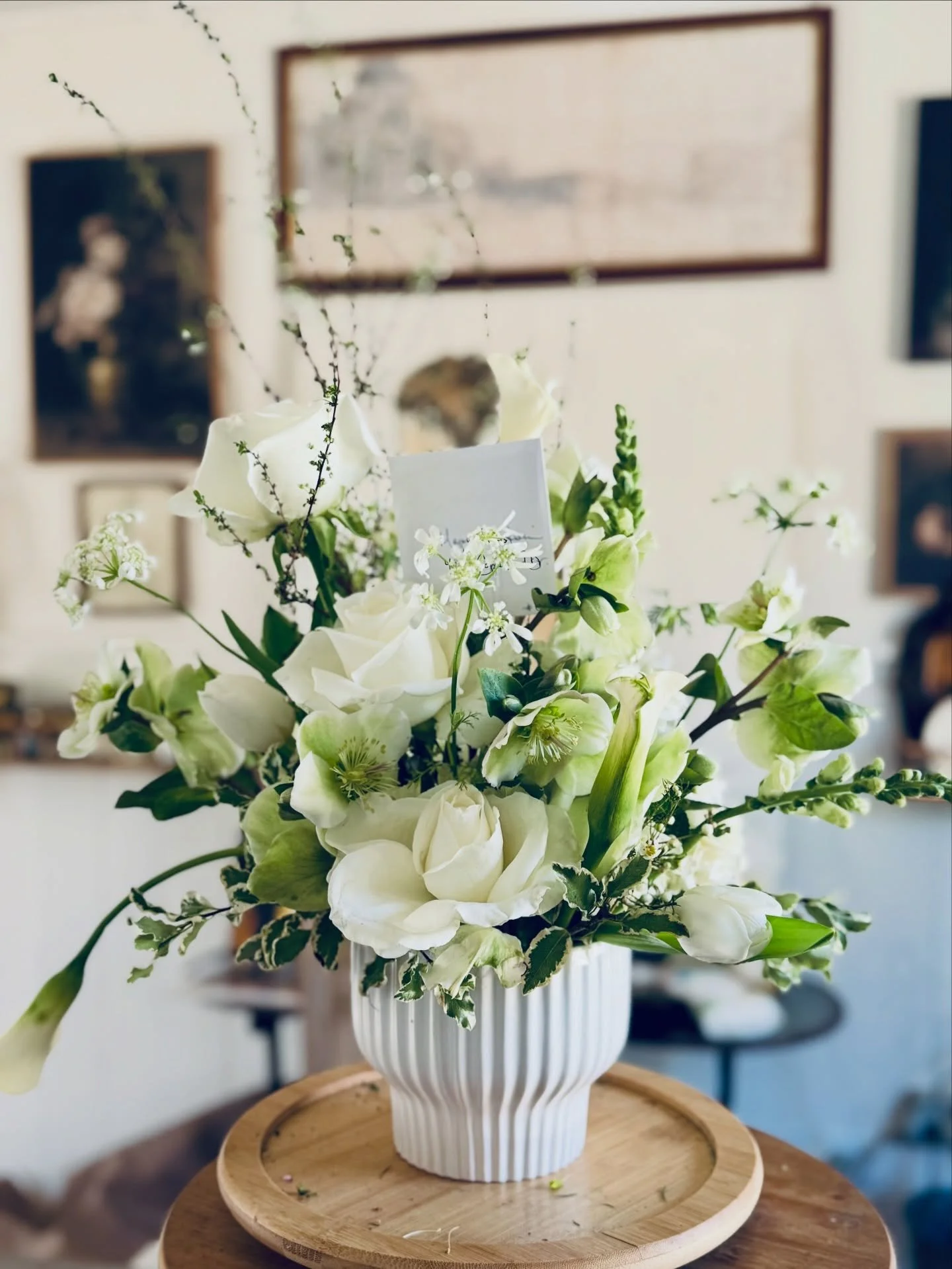 Hellebores will be doing some heavy lifting in the supporting actress category for the next month or more!

#lentonroses #helleborus #helleboreseason