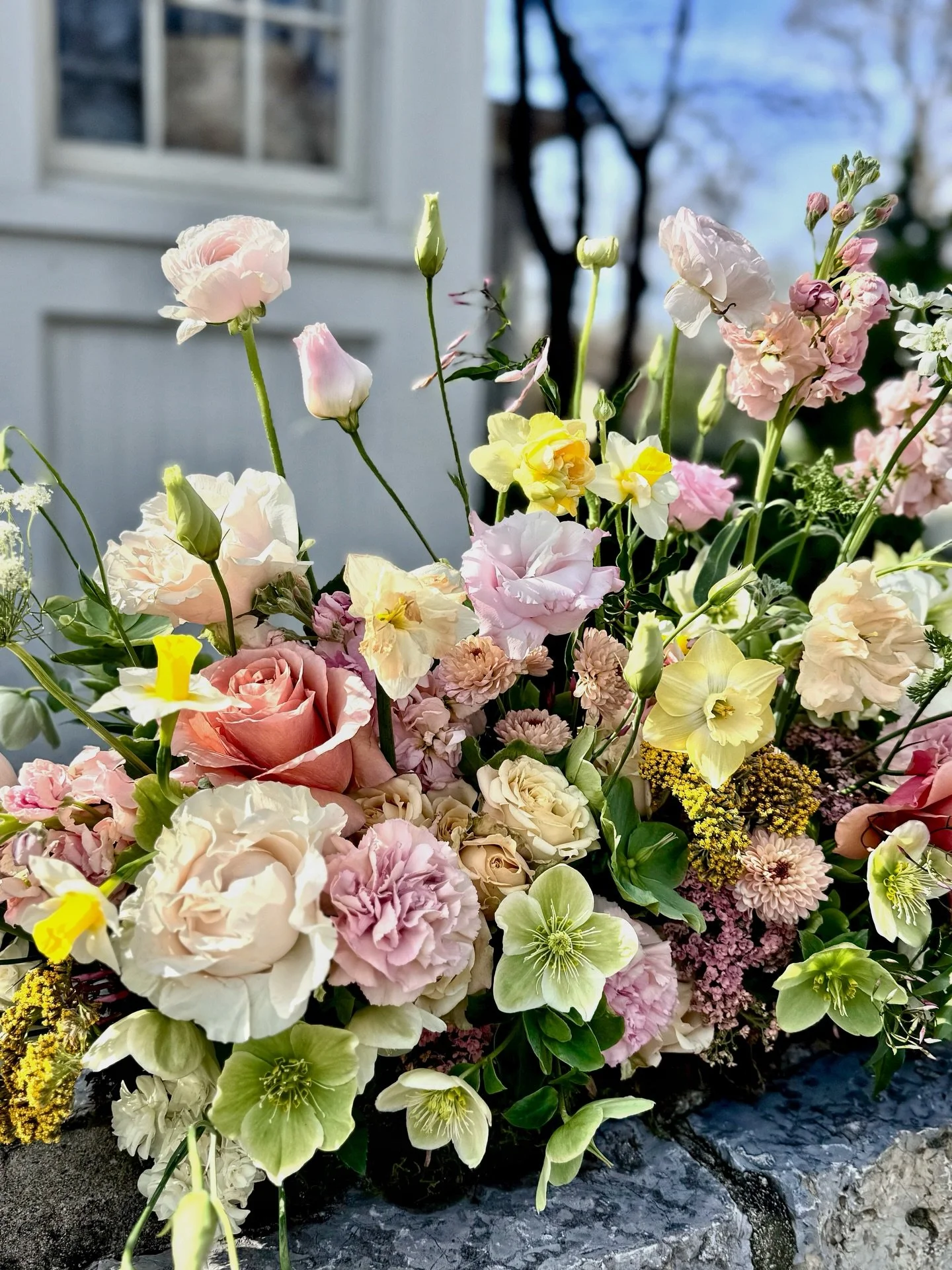 Nashville is delivering yet another beautiful day for a cheery spring wedding!