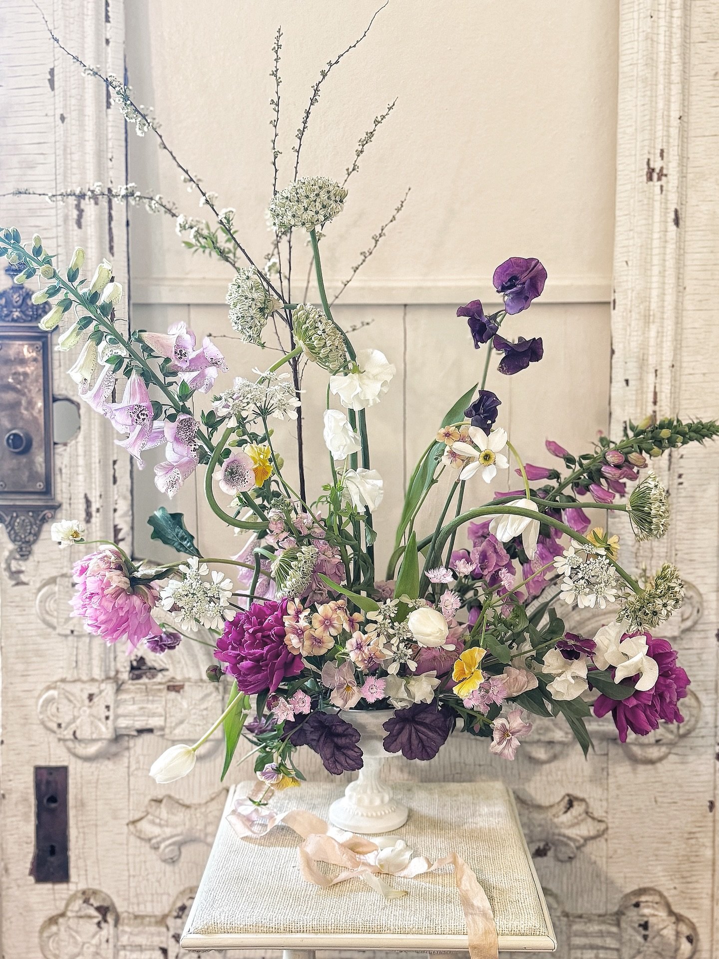 Garden-led spring goodness 

#heirloomblooms #oldworldflowers #bloomandbounty #nashvillefarmerflorist