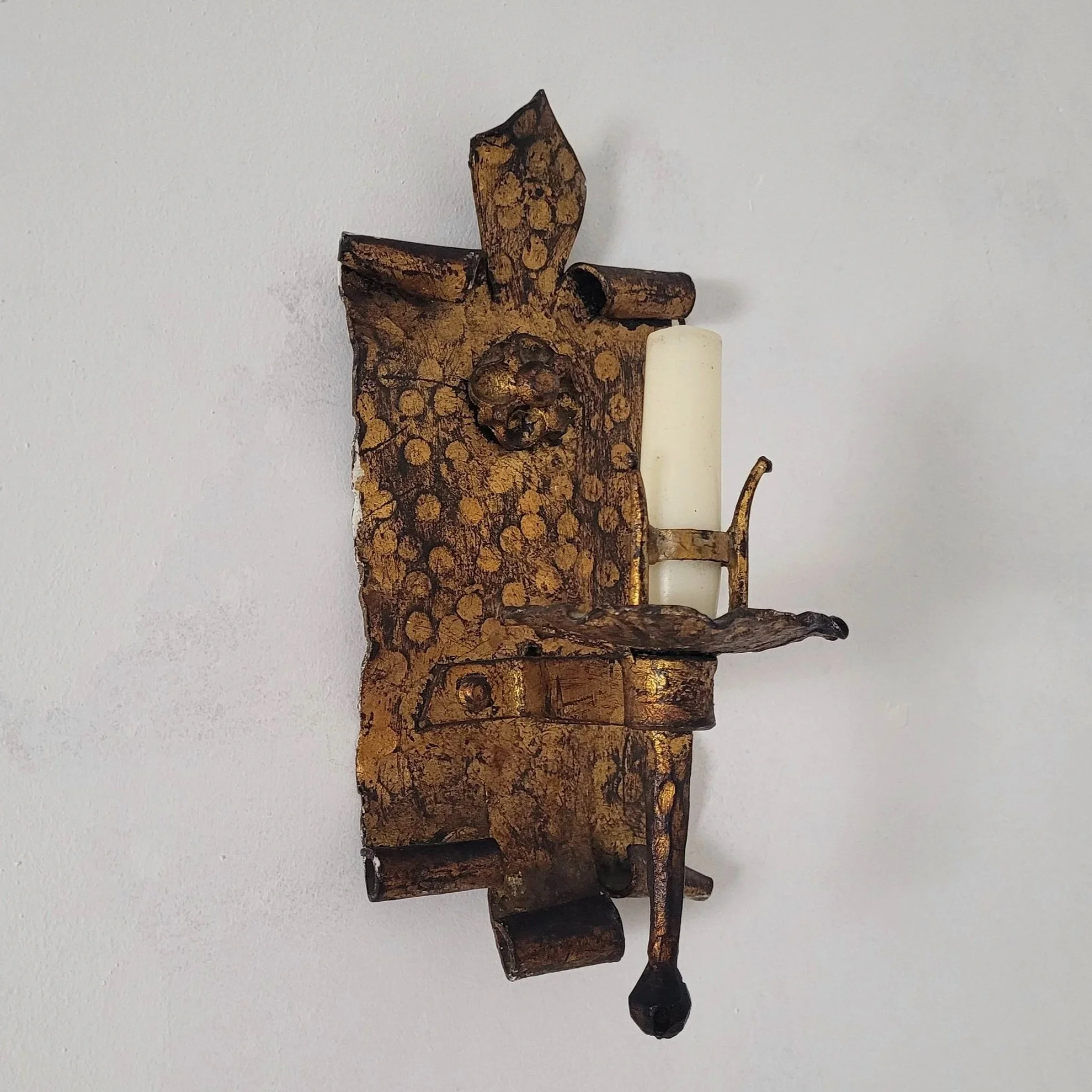gilt+wall+sconce+edited.jpg