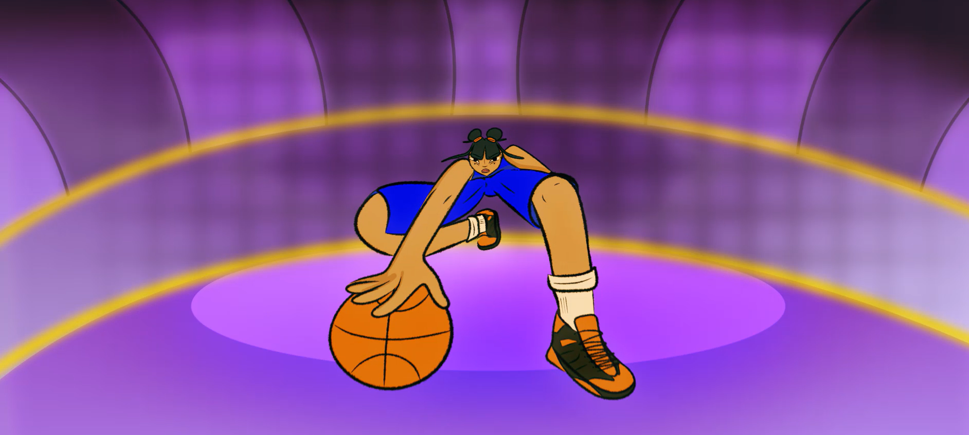 Une jeune fille en tenue de sport, portant des baskets orange et noires, joue au basketball sur un terrain violet avec des lignes jaunes.