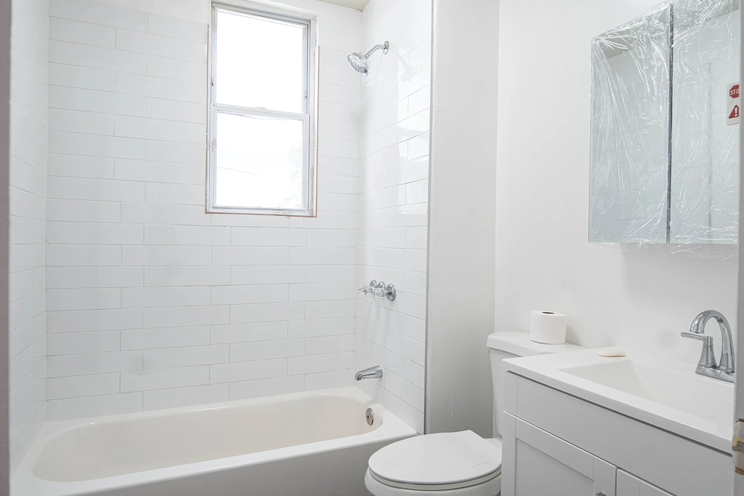 1043 Hunterdon St-4 (Bathroom).jpg